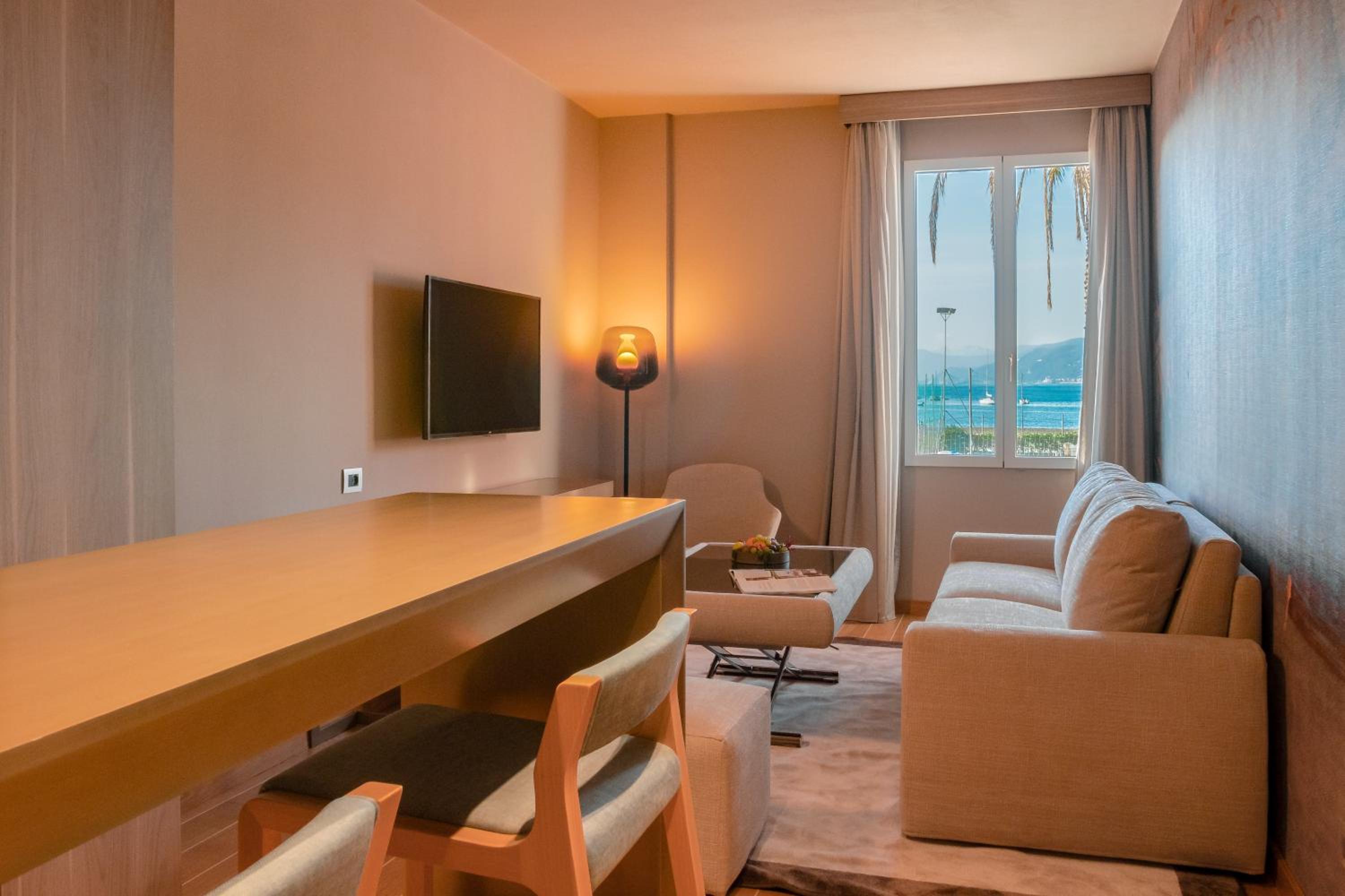 Suite with Sea View - Photo 3
