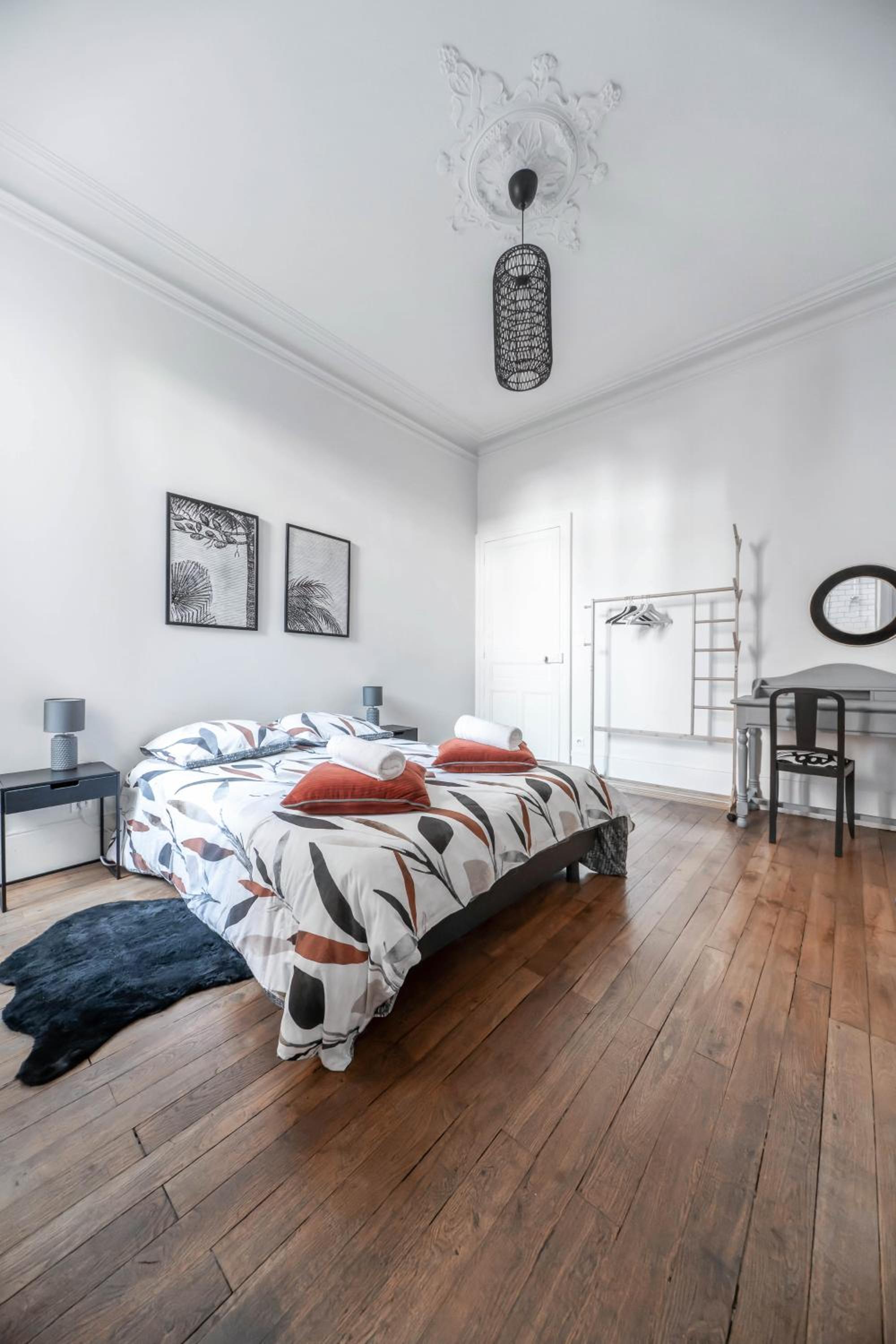 Two-Bedroom Apartment - Photo 3