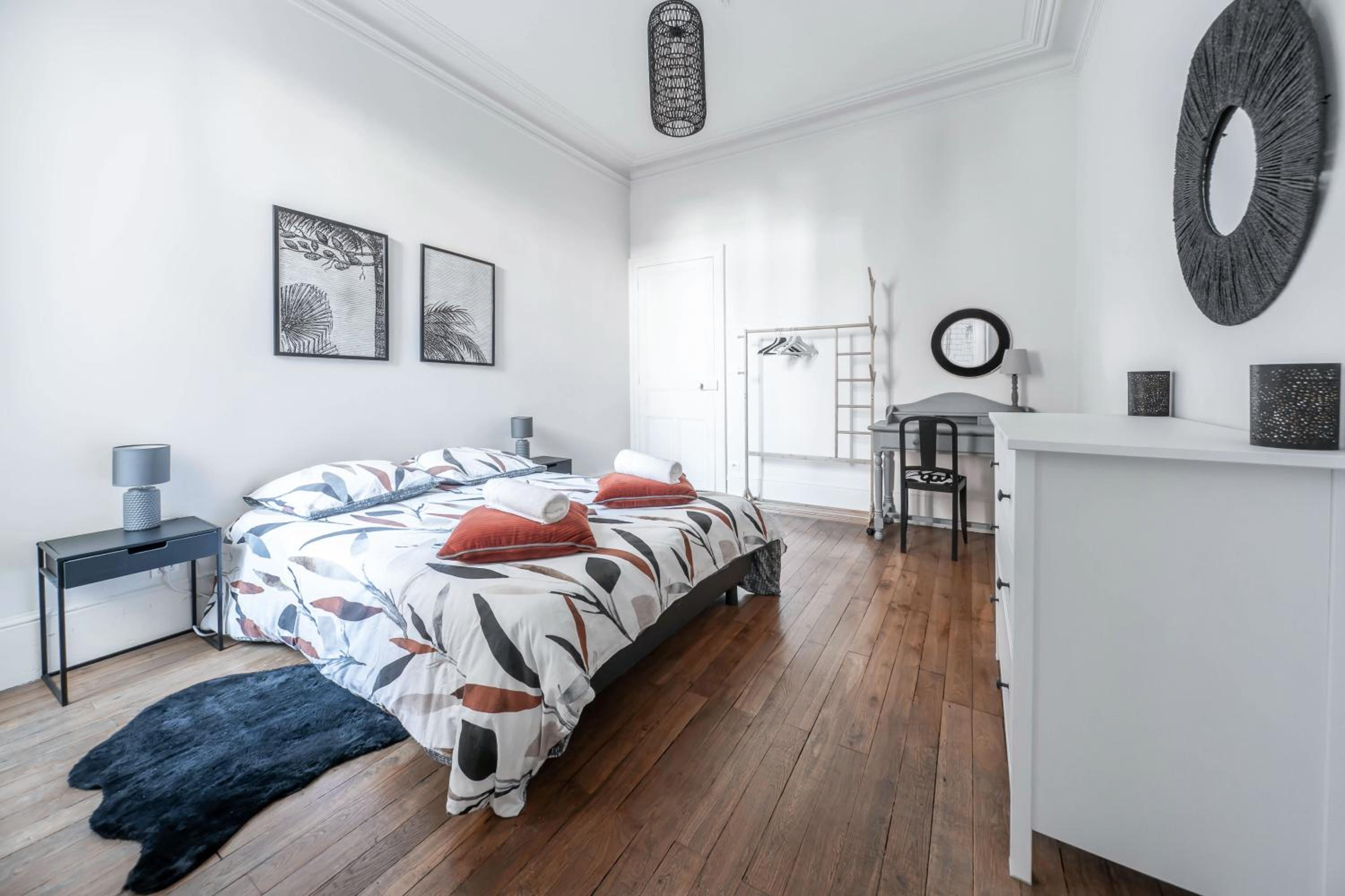 Two-Bedroom Apartment - Photo 4