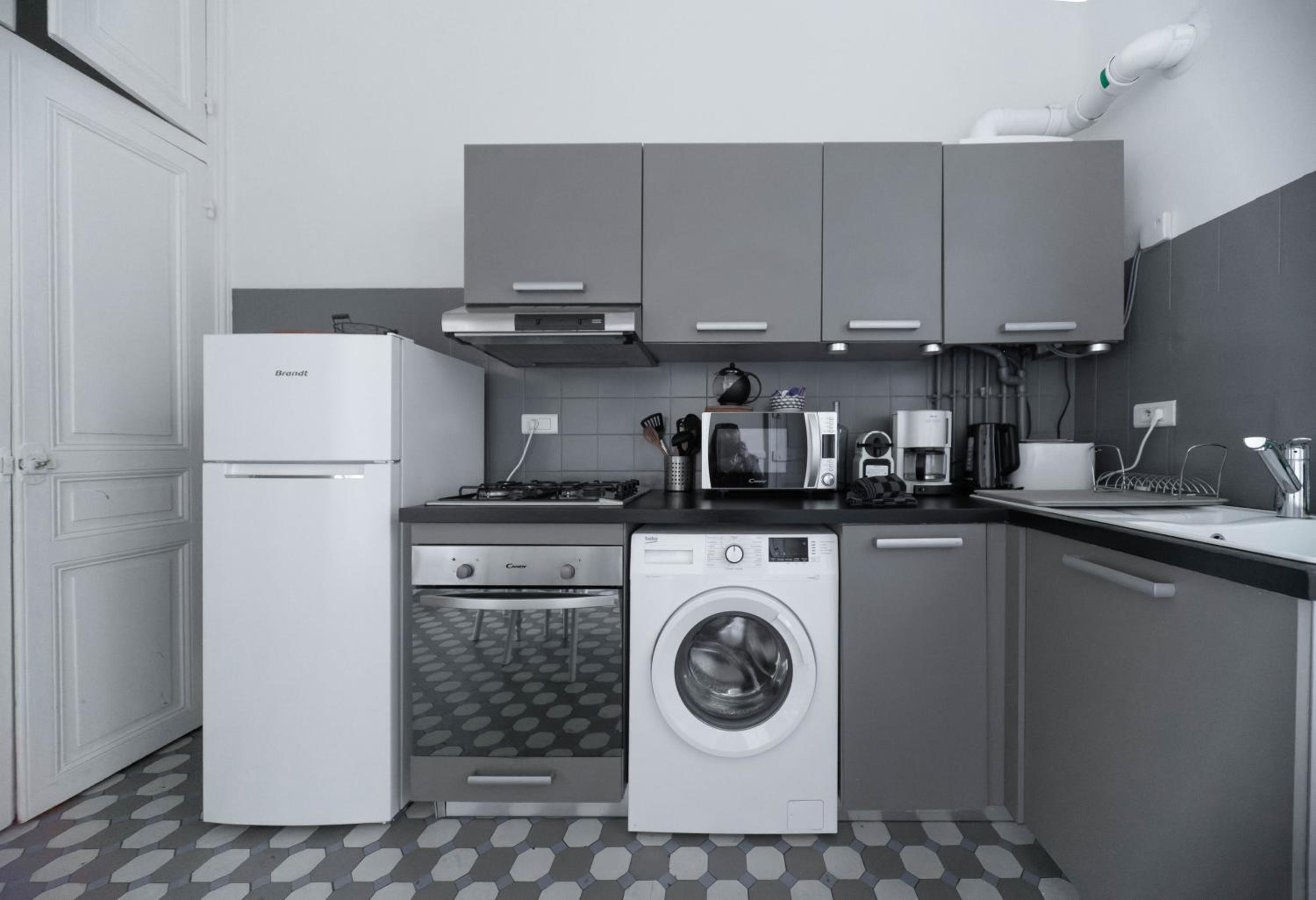 Two-Bedroom Apartment - Photo 25