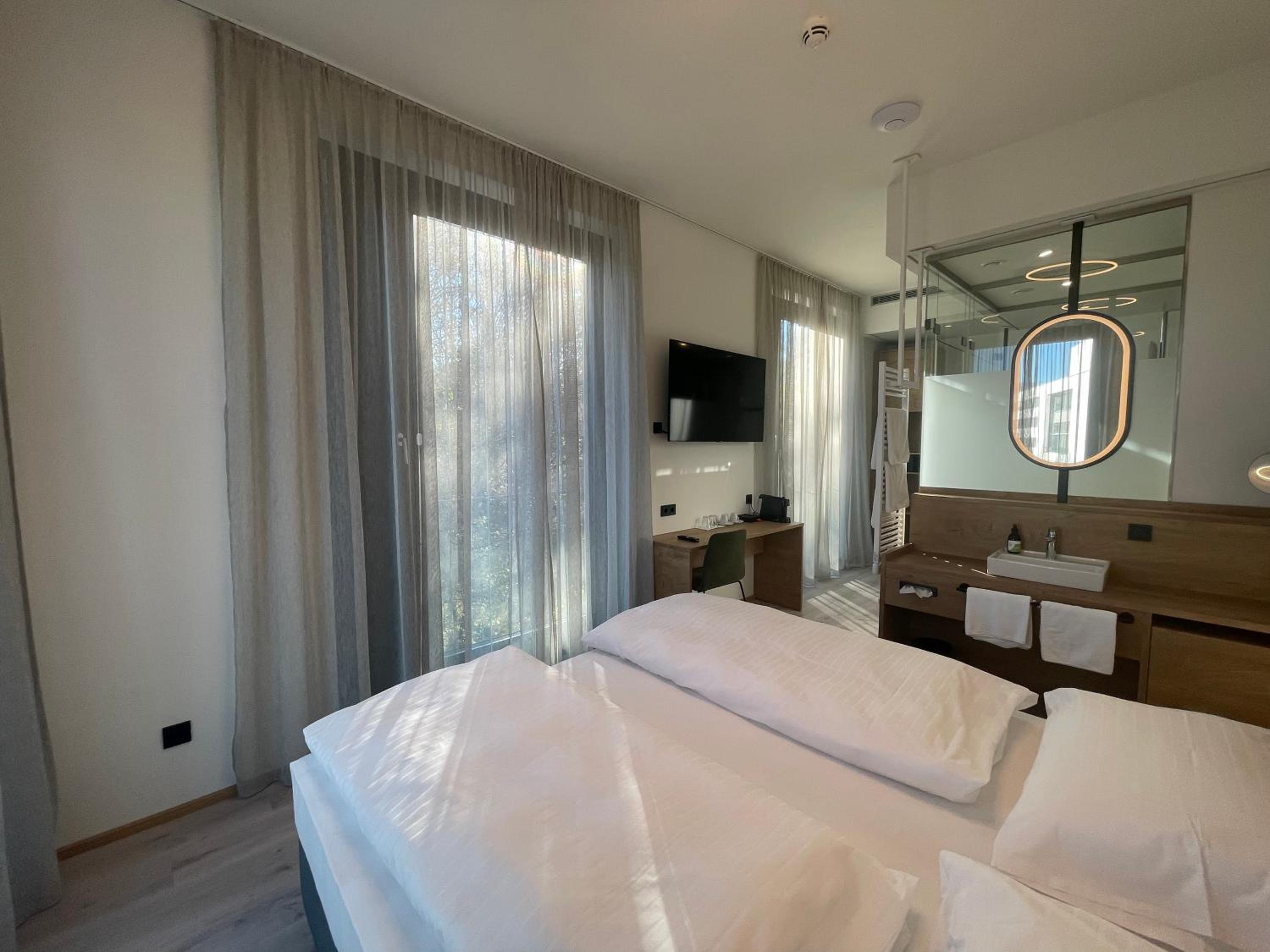 Double Room - Photo 7