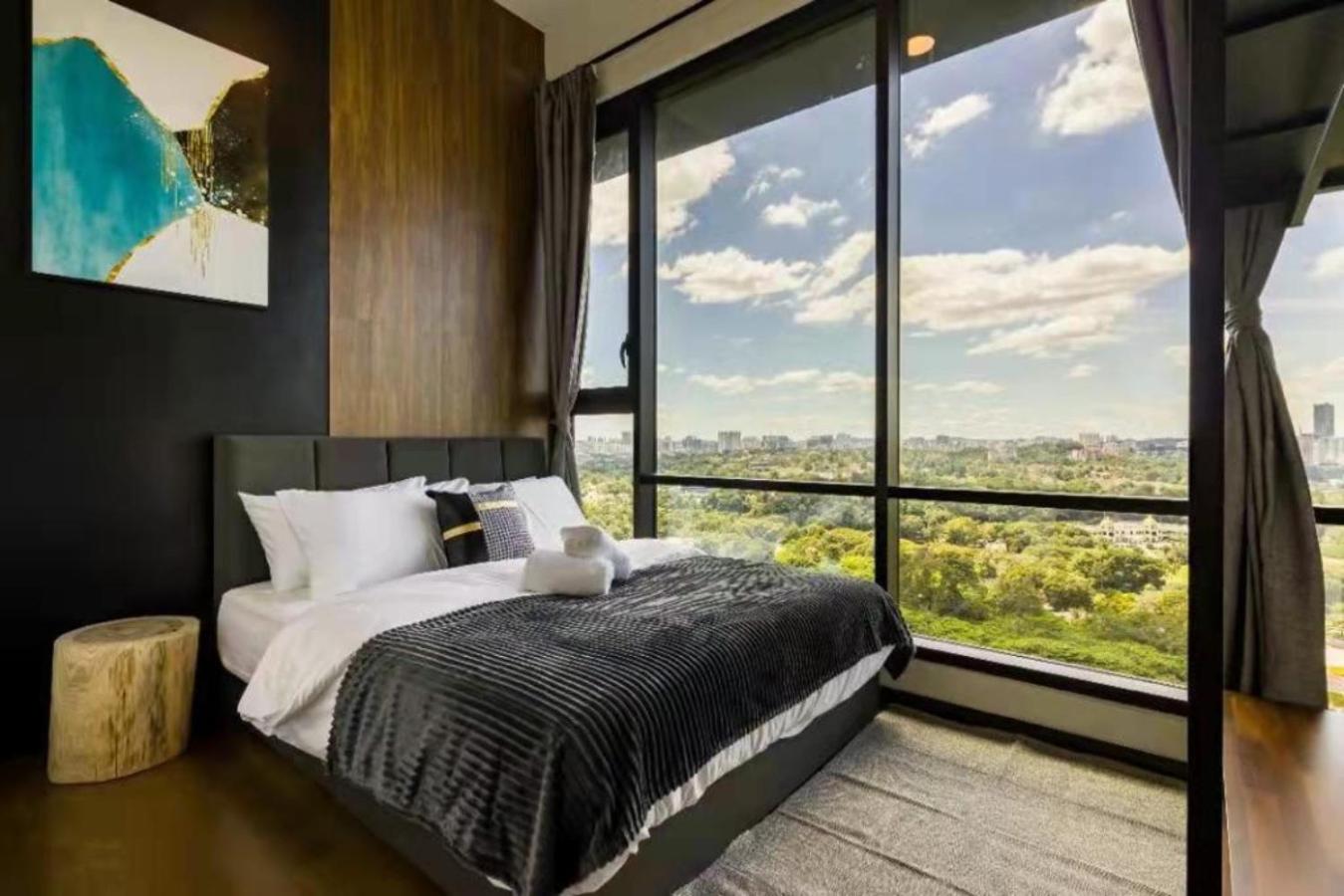 Design 3 Bedroom Apartment with Garden View (High Floor)