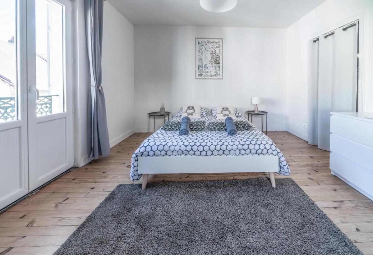 One-Bedroom Apartment - Photo 1