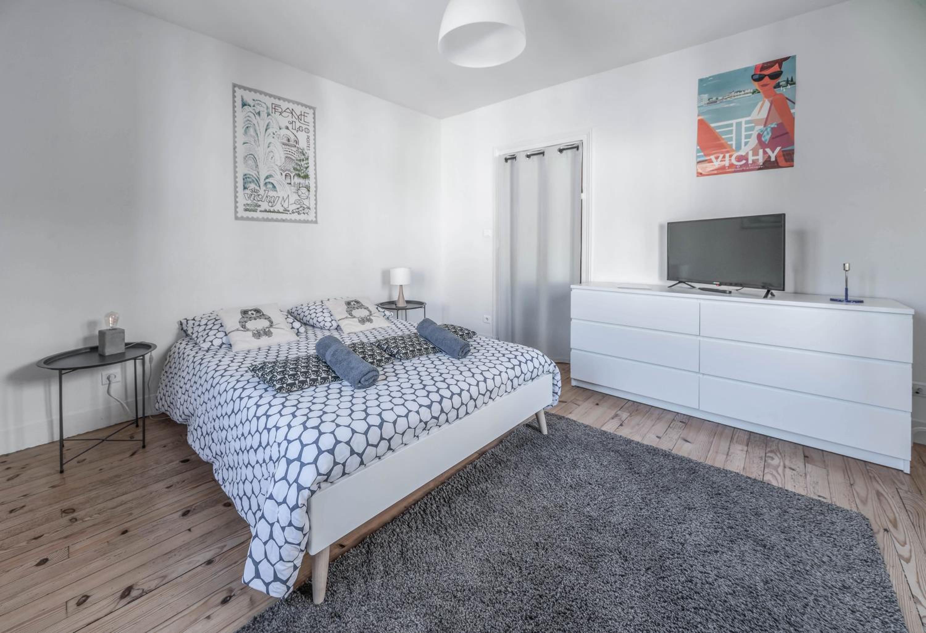 One-Bedroom Apartment - Photo 18