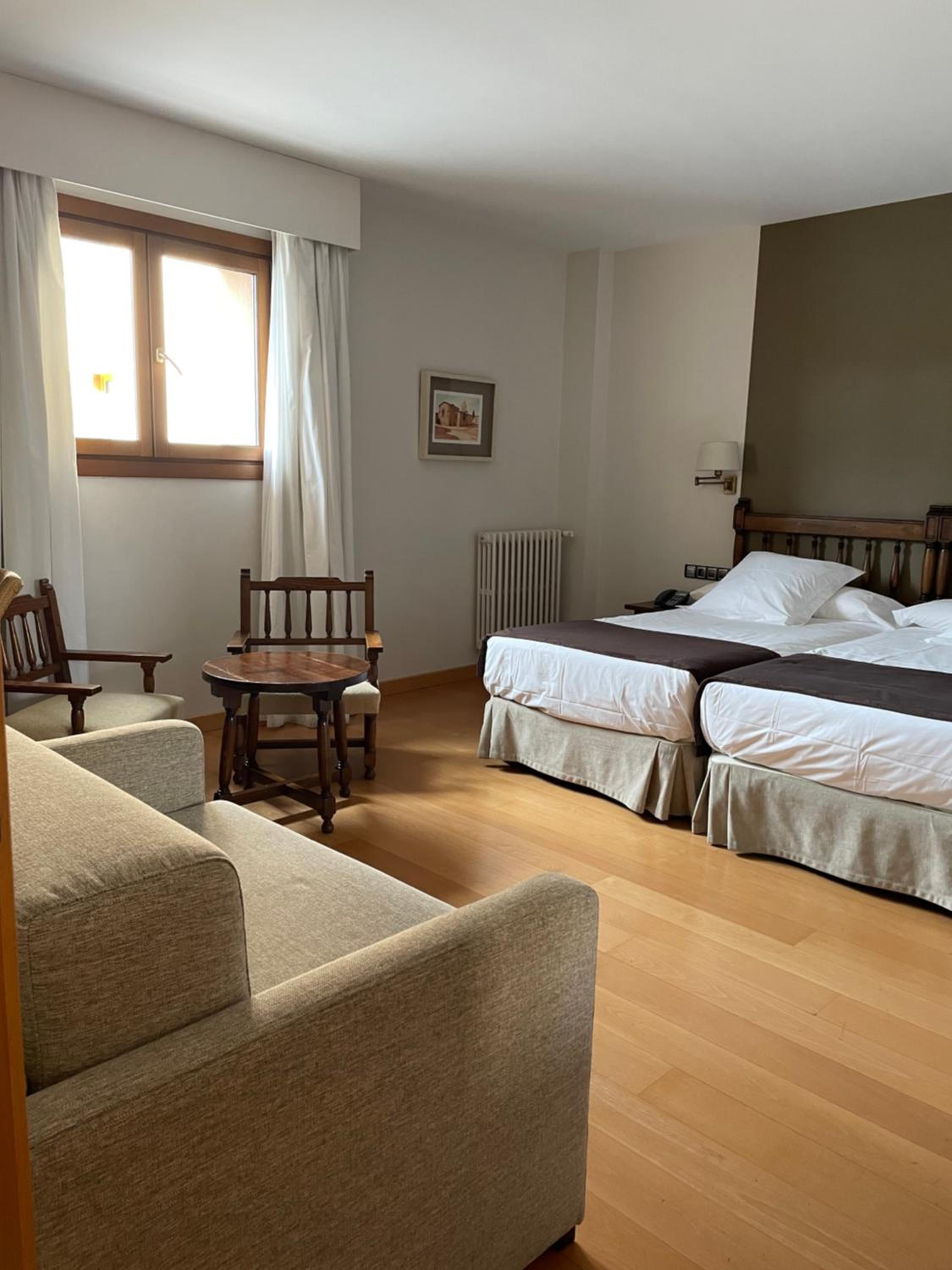 Standard Double Room (2 Adults + 1 Child) - Photo 10