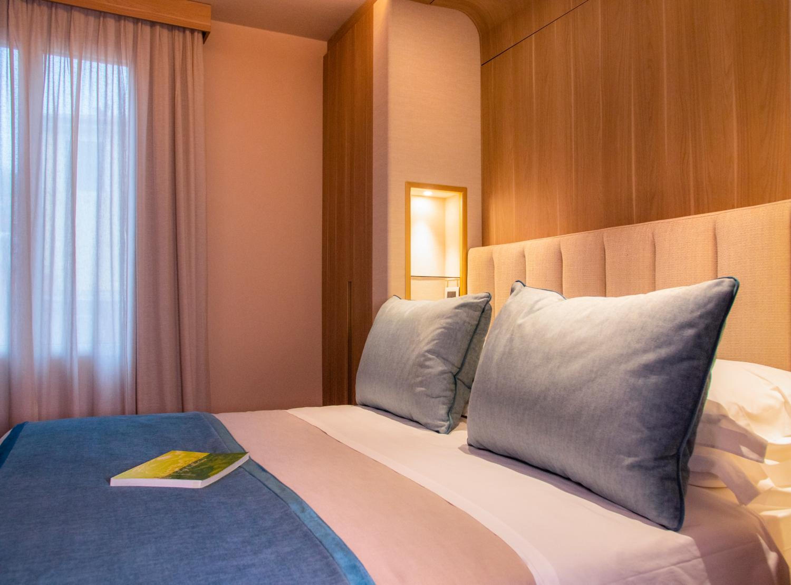 Suite with Balcony - Photo 2