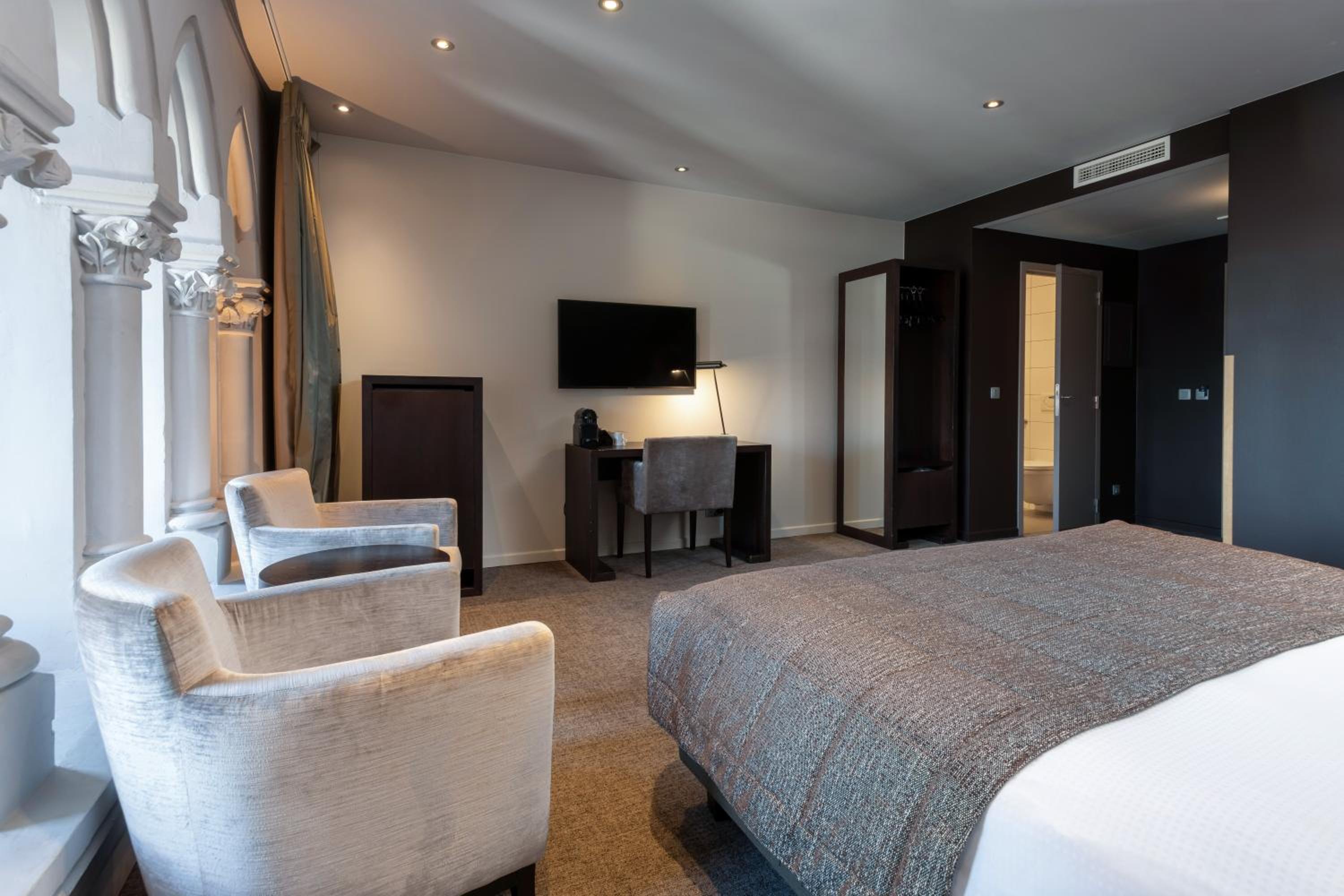 Executive Double Room in Church area - Photo 3