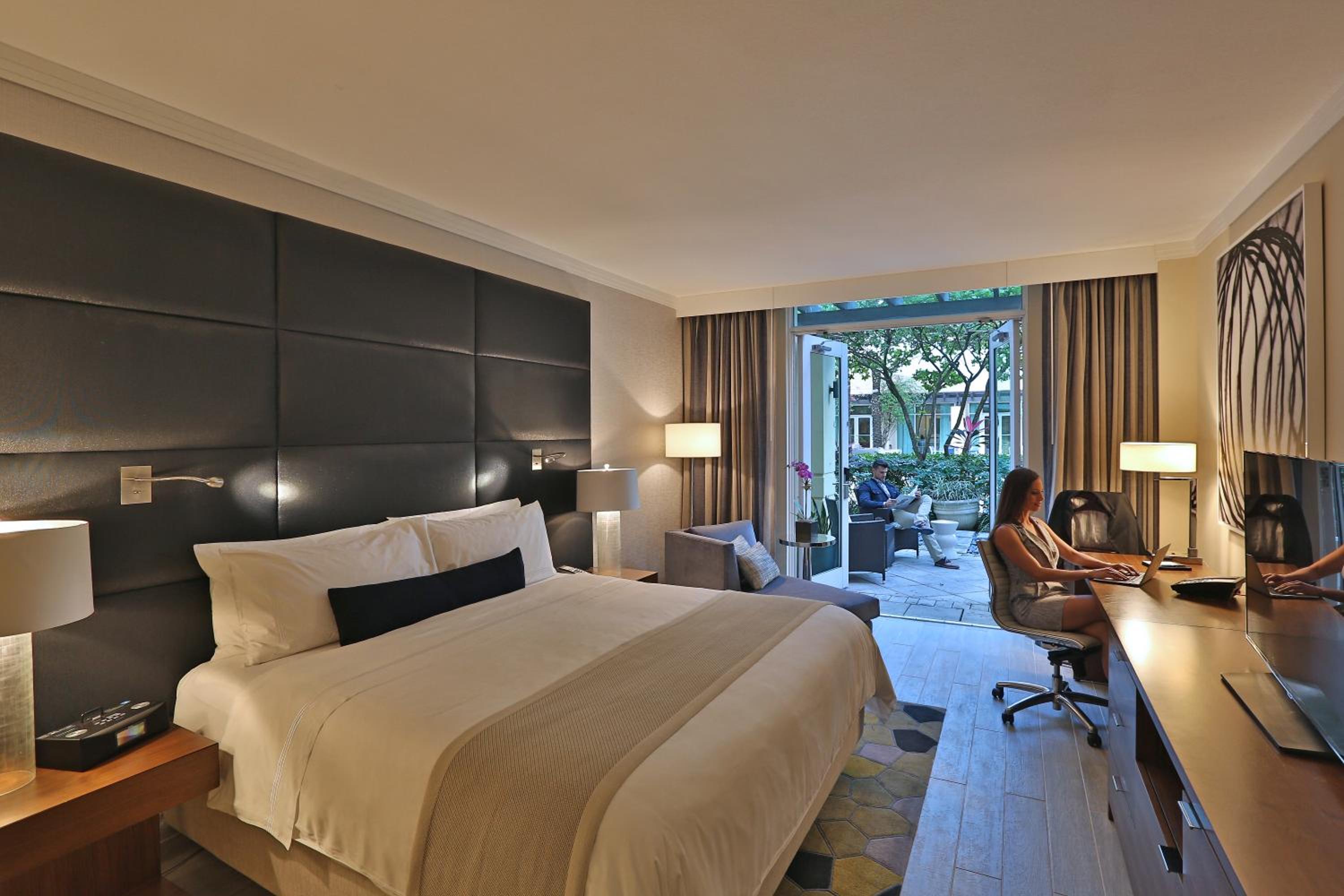 Classic King Room with Pool Access
