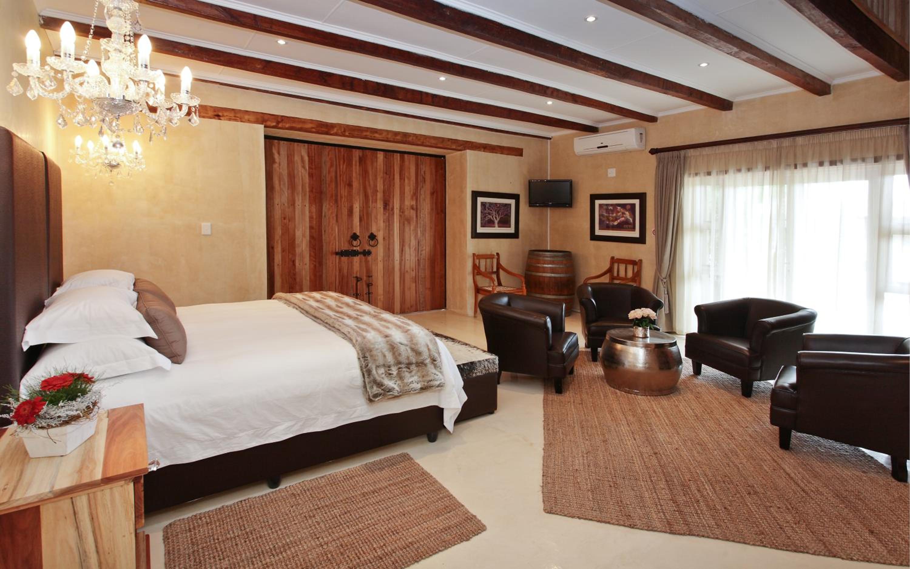 Large Family Room - Upstairs photo 1
