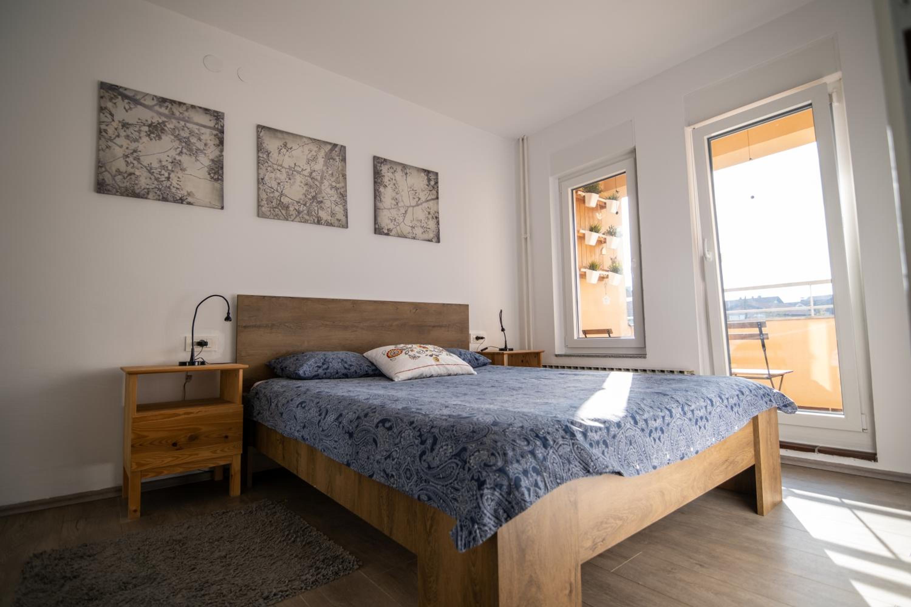 One-Bedroom Apartment - Photo 12