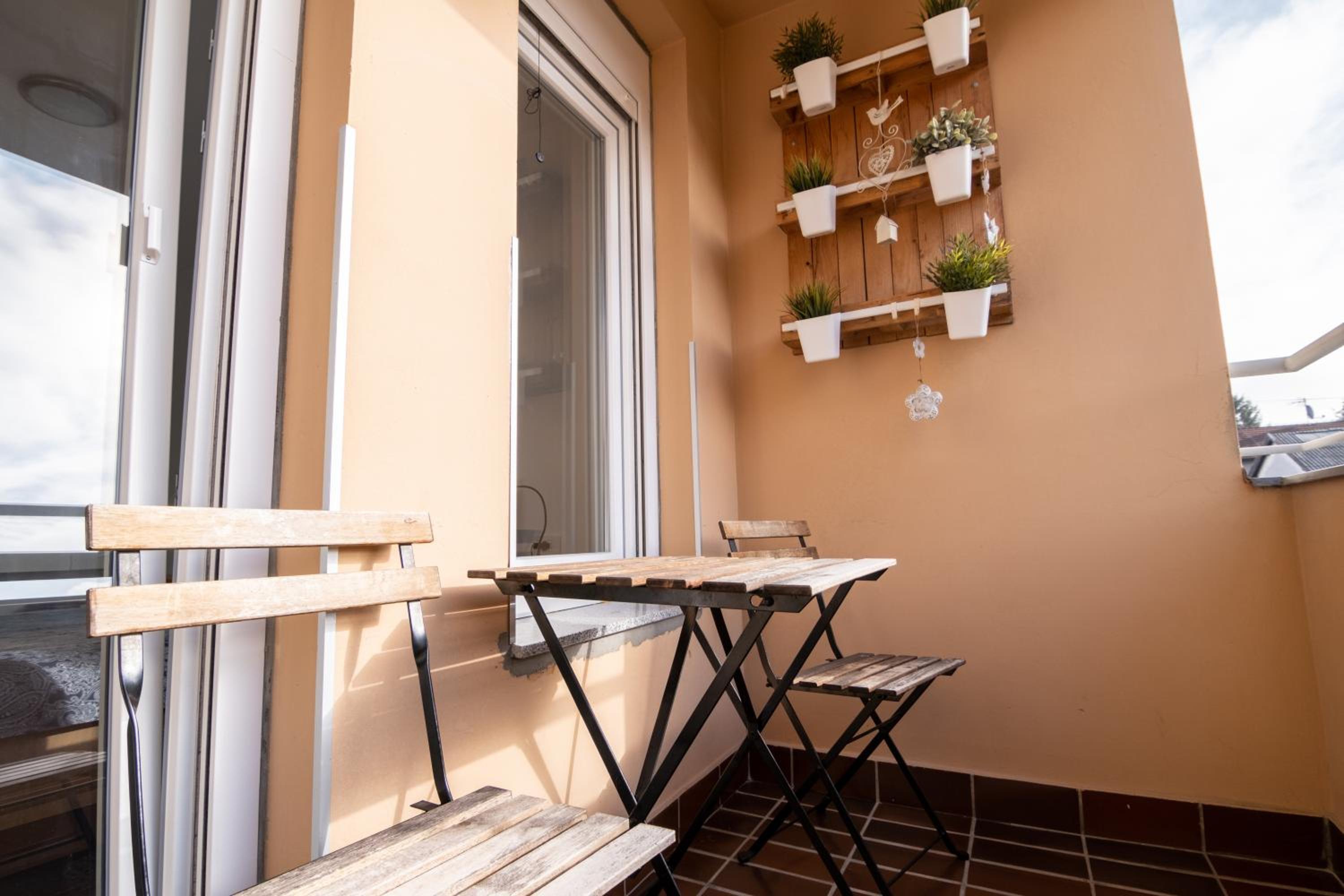 One-Bedroom Apartment - Photo 24