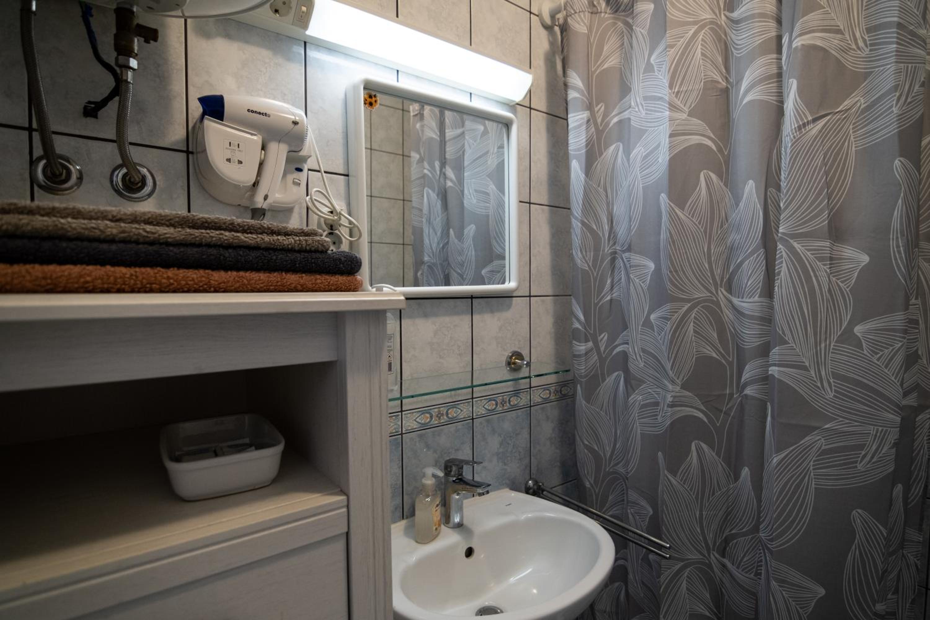 One-Bedroom Apartment - Photo 28