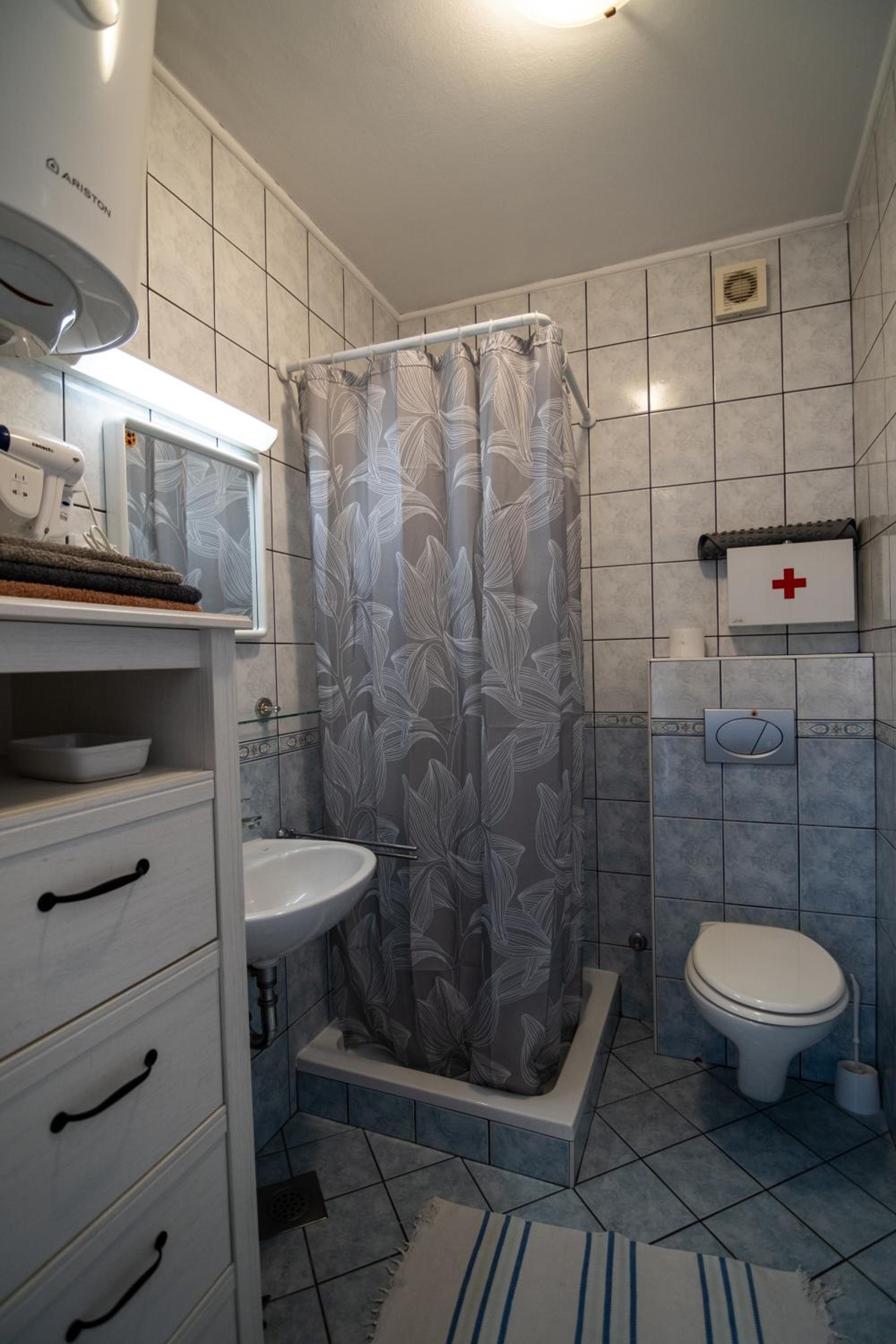 One-Bedroom Apartment - Photo 32