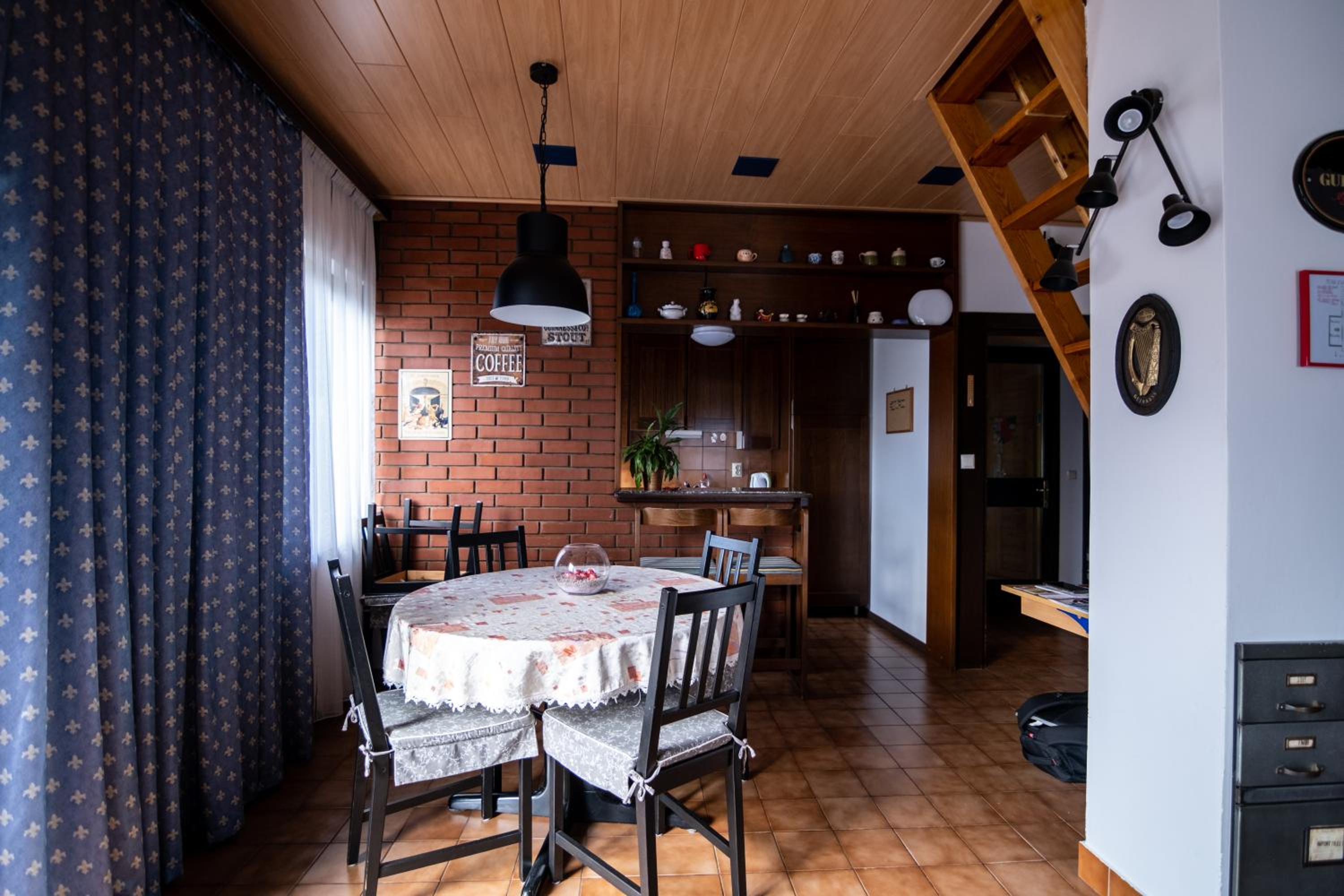 Two-Bedroom Apartment - Photo 19