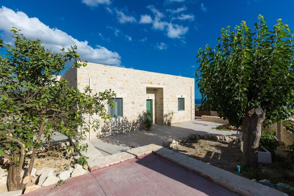 Villa photo 2