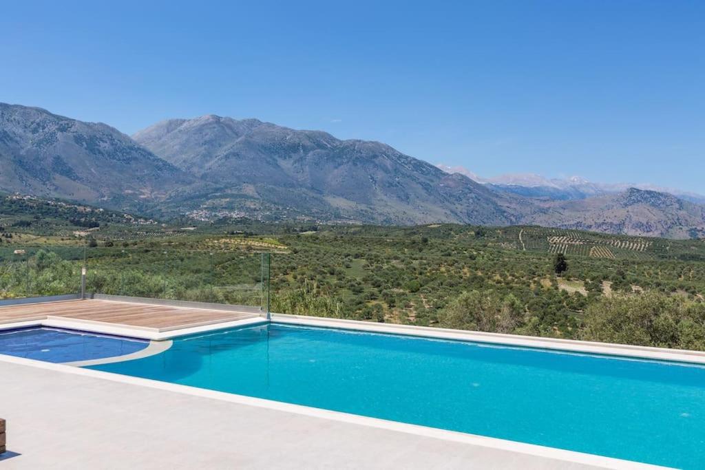 Villa photo 3