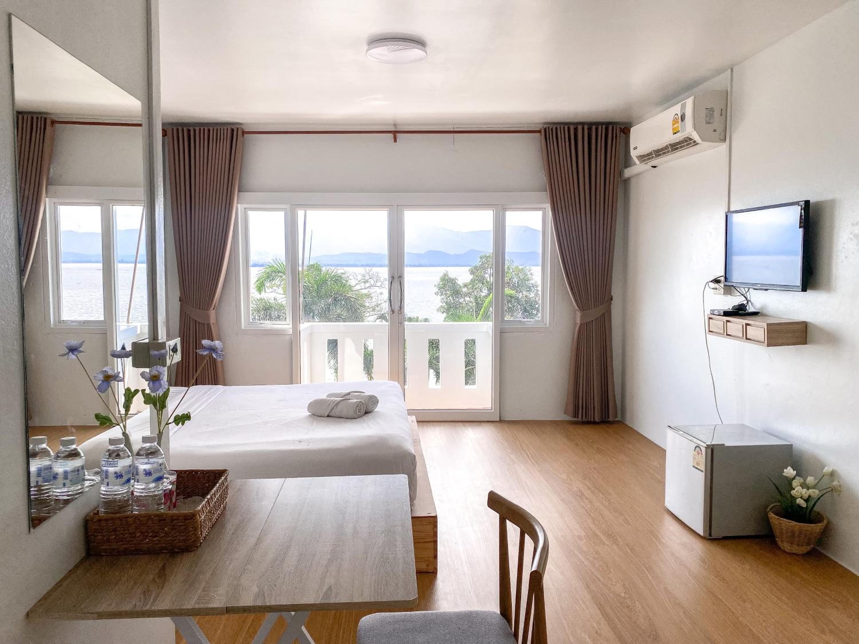 Double Room with Balcony - Photo 6