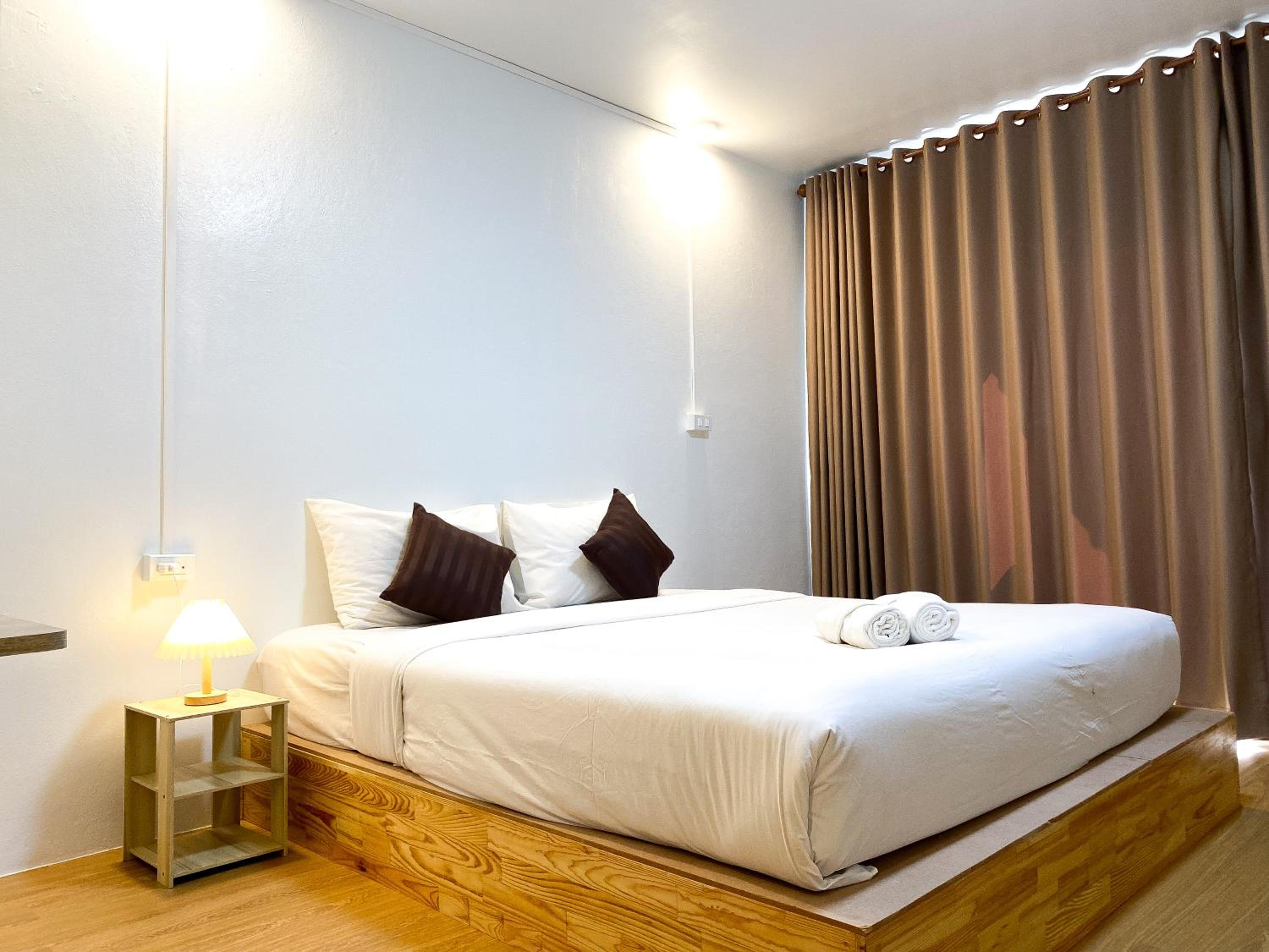 Double Room with Balcony - Photo 5