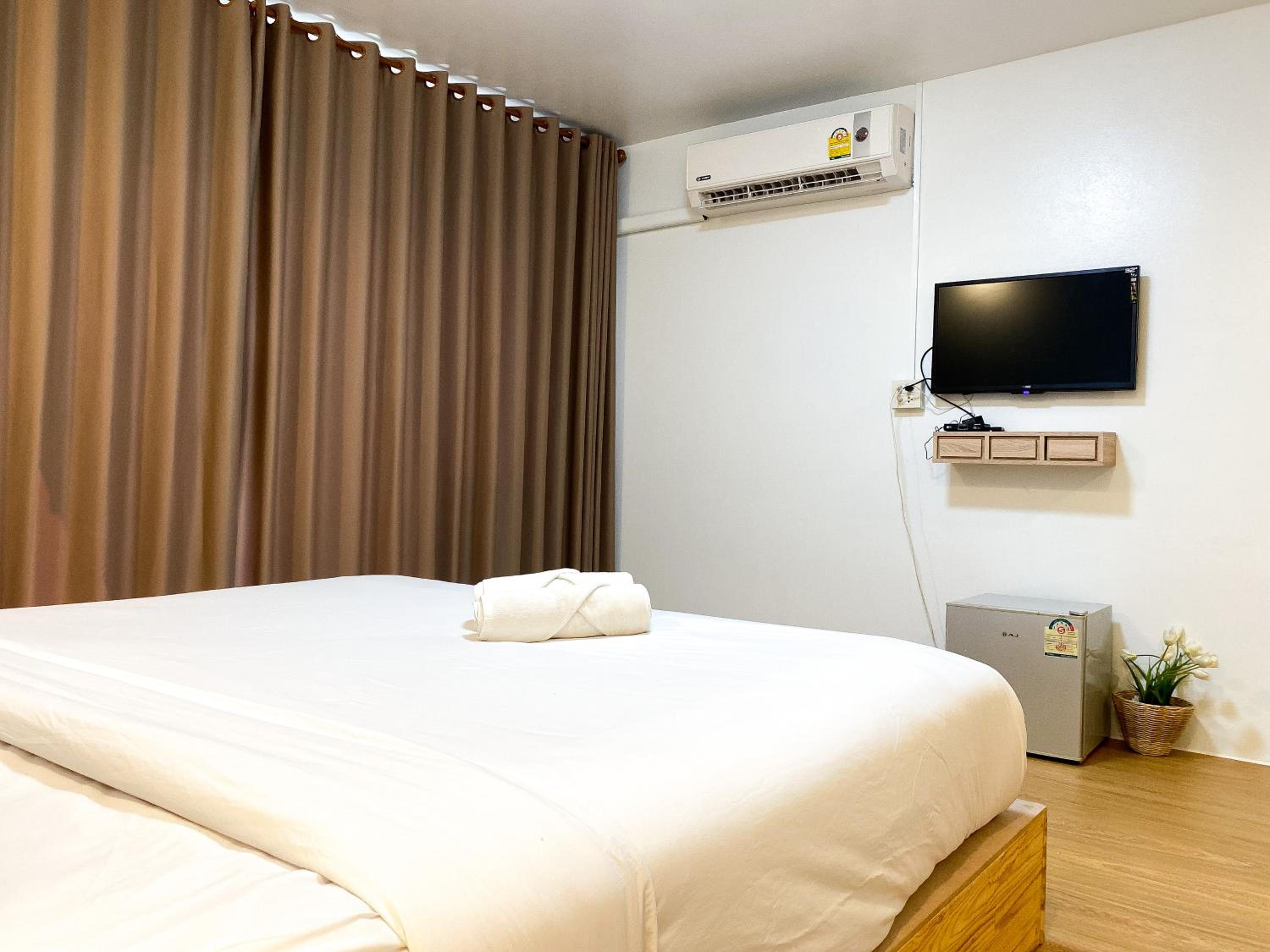 Double Room with Balcony - Photo 4