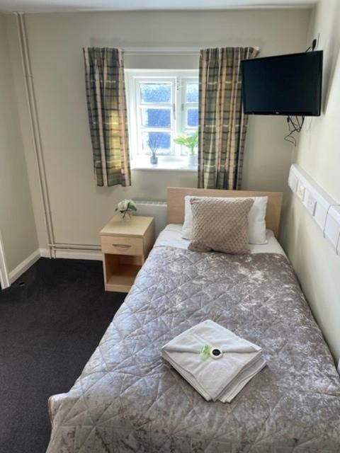 Twin Room With Private Bathroom photo 3