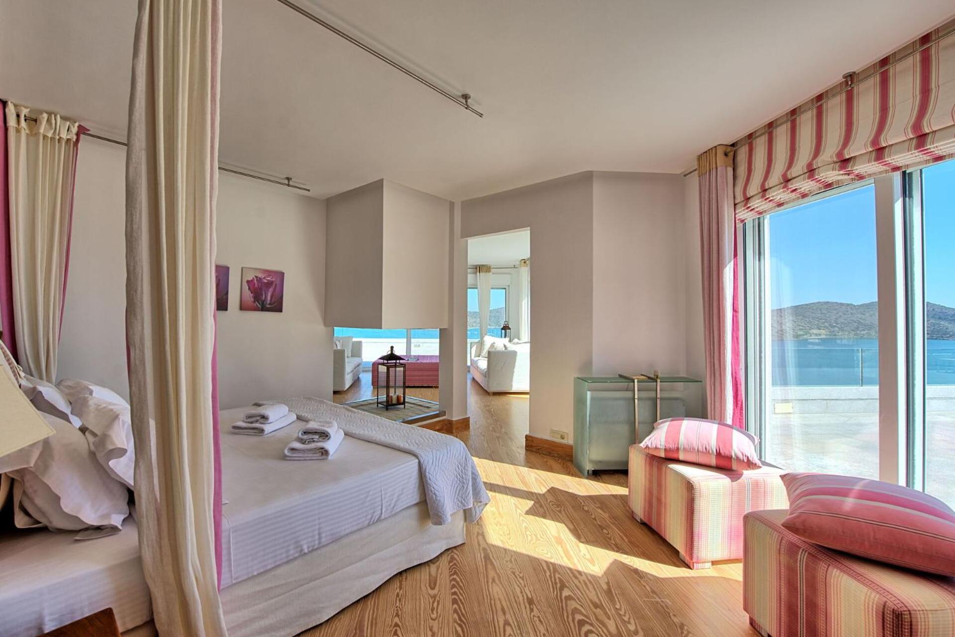 Villa photo 3