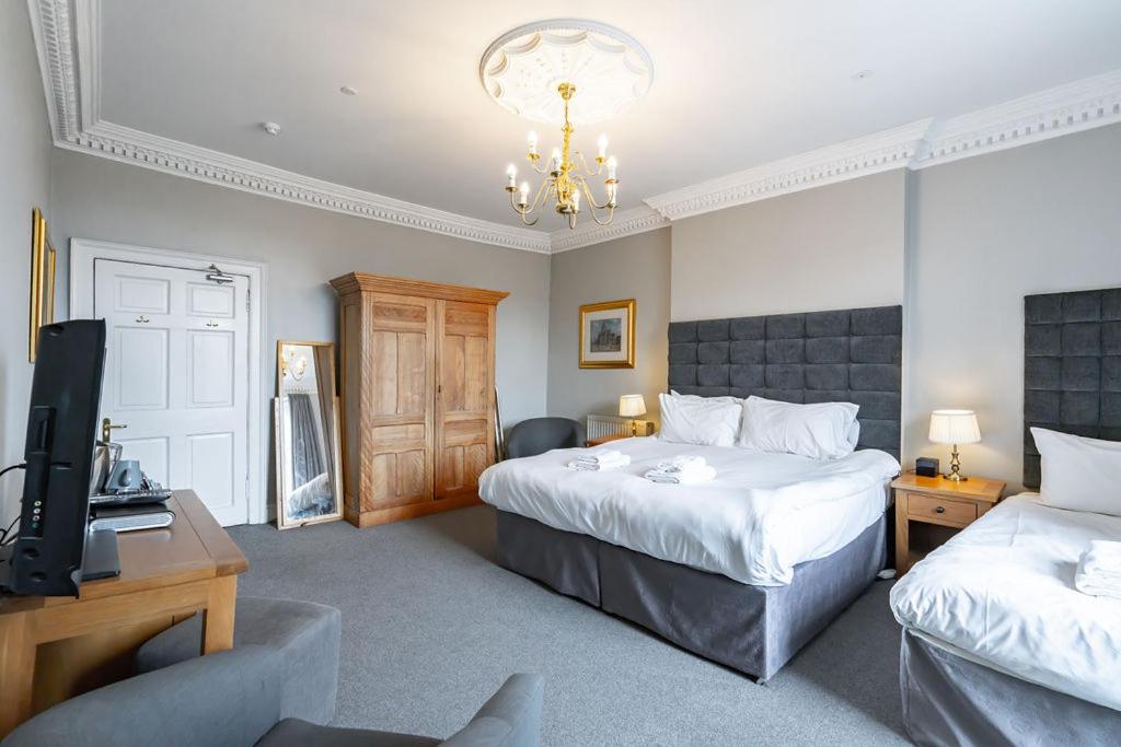 Triple Room with Private Bathroom (3rd Floor) - Photo 1