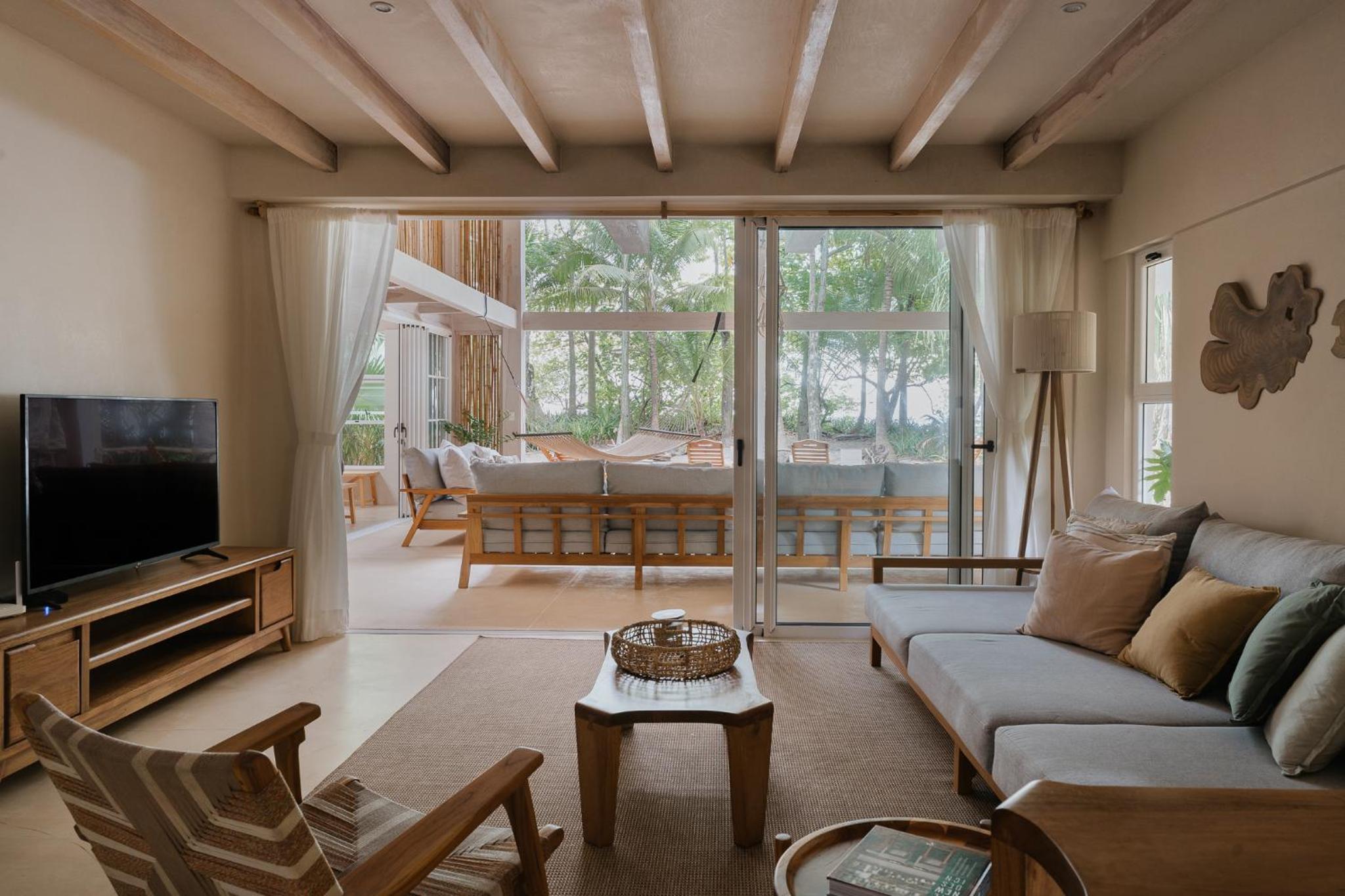 Three-Bedroom Villa photo 2