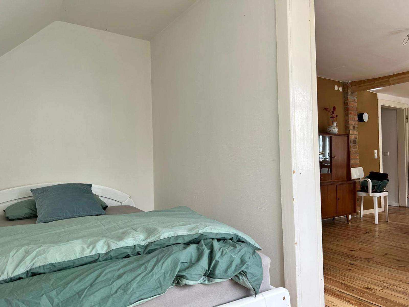 Six-Bedroom House photo 1