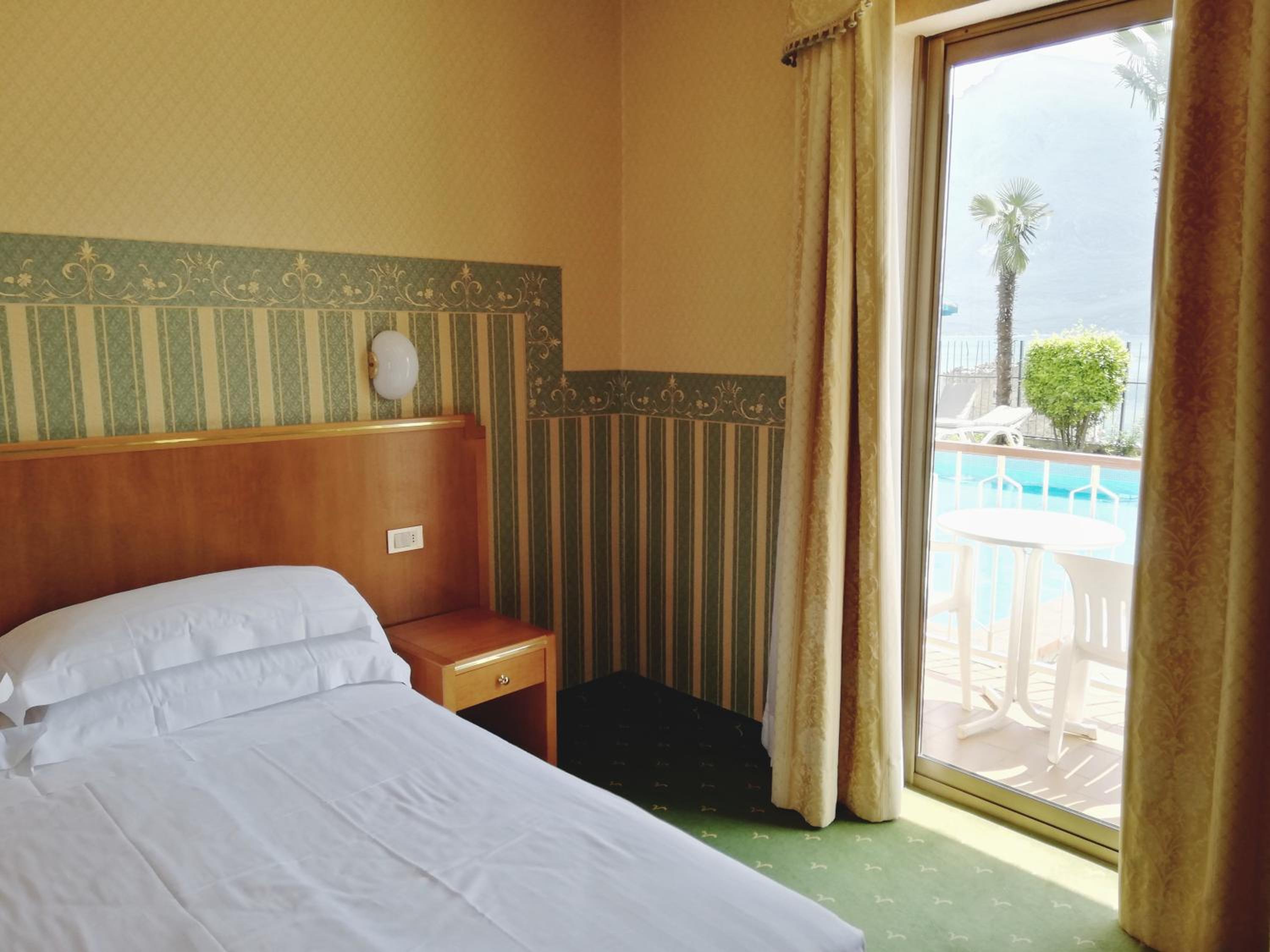 Classic Room with Pool View photo 2