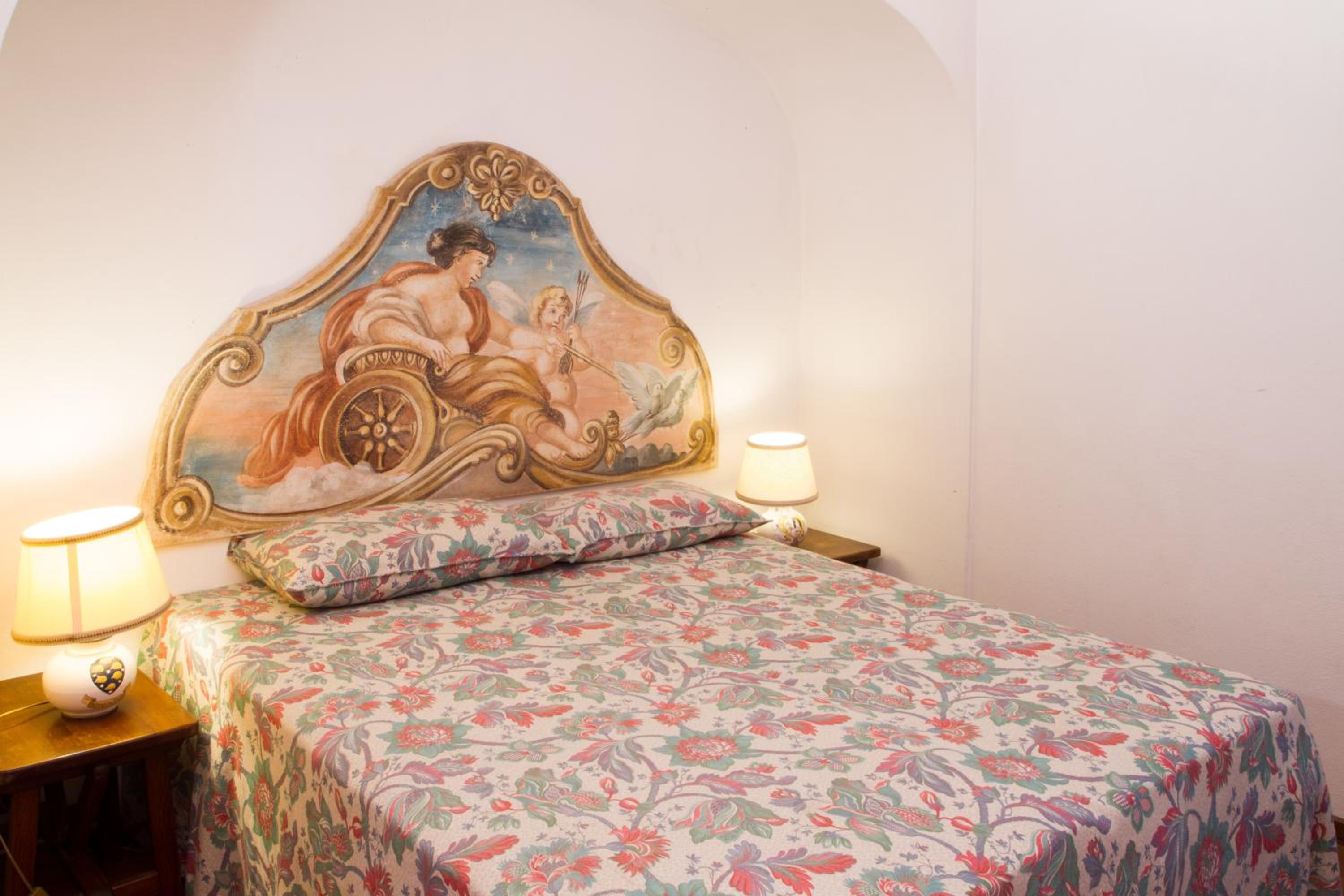 Suite with Balcony - Photo 7