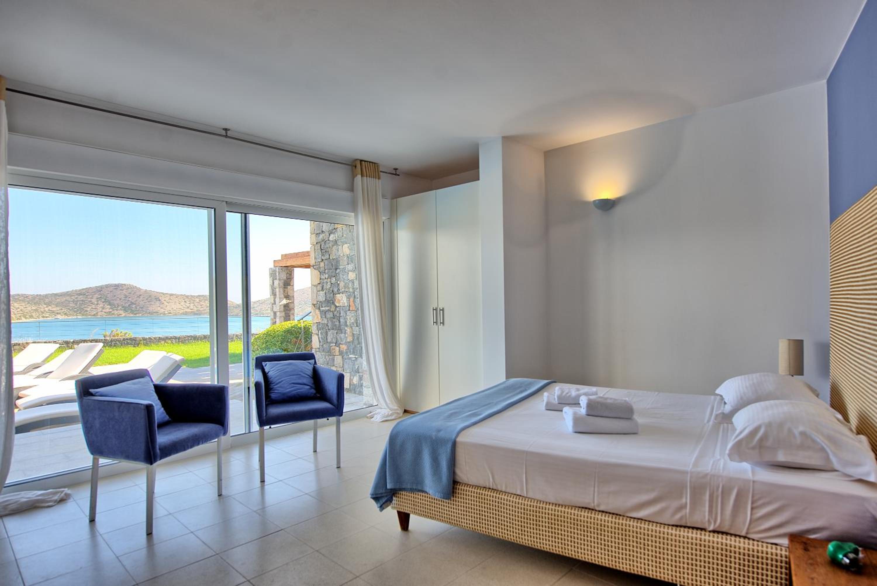 Villa photo 2