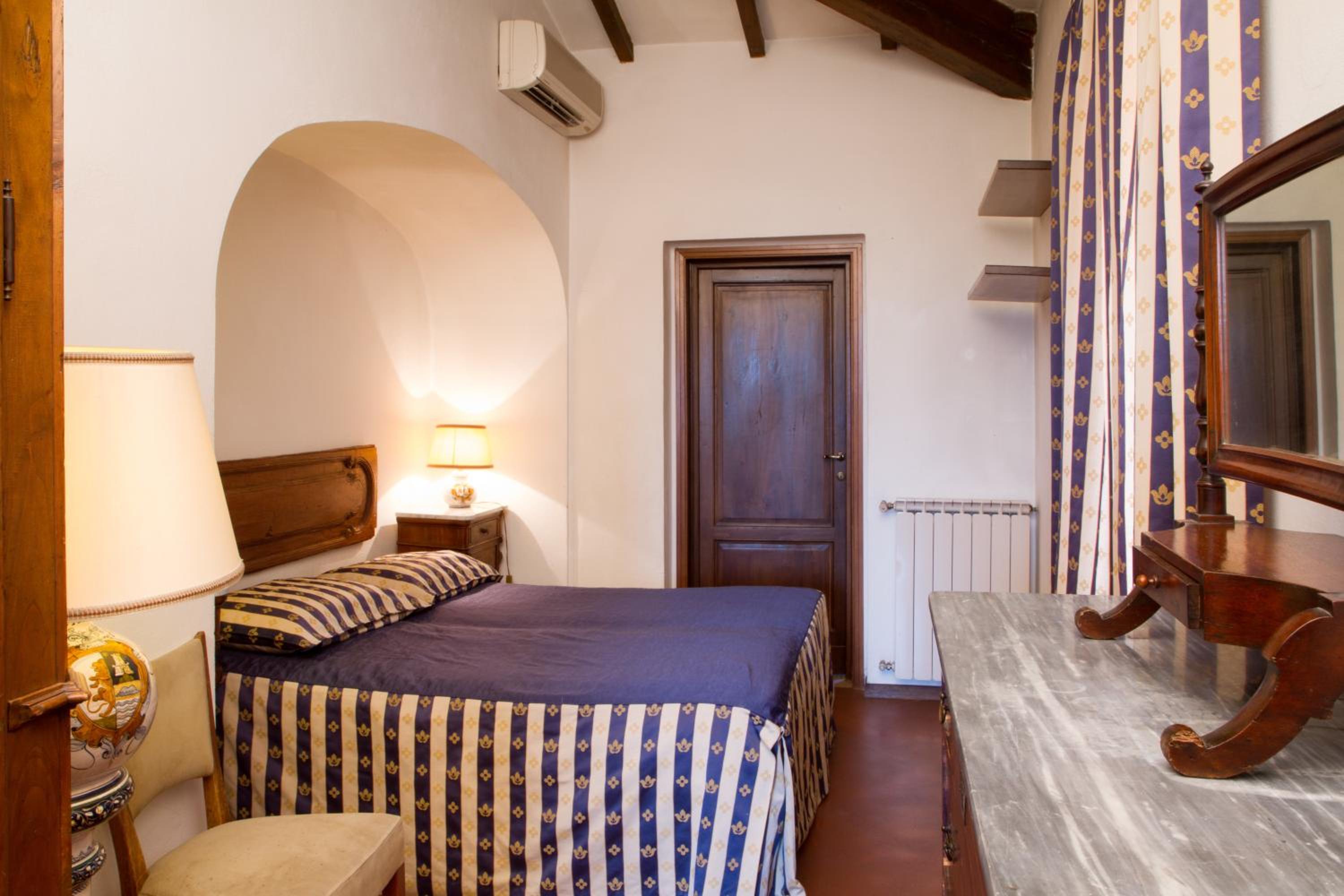 Suite with Balcony - Photo 3