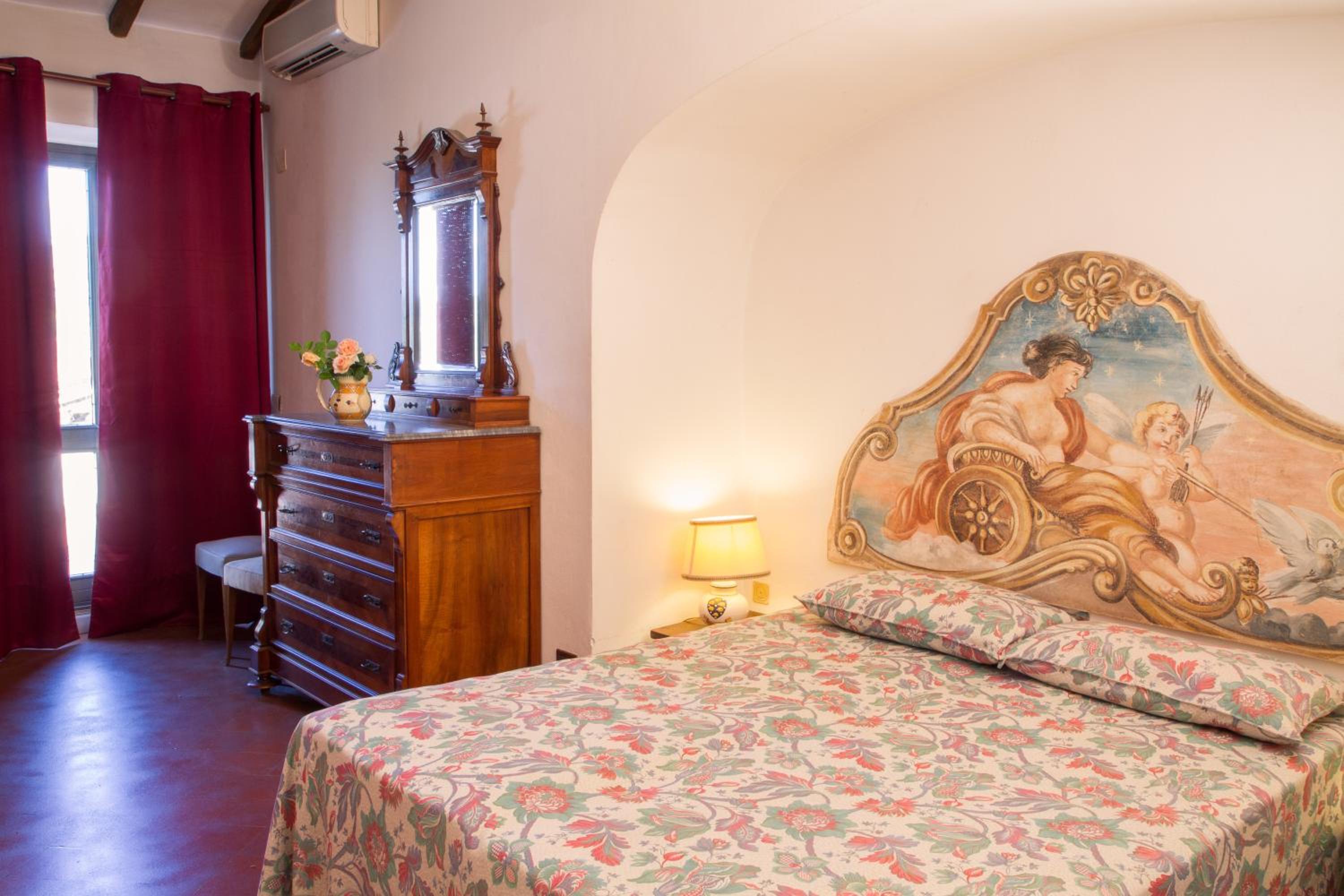 Suite with Balcony - Photo 13