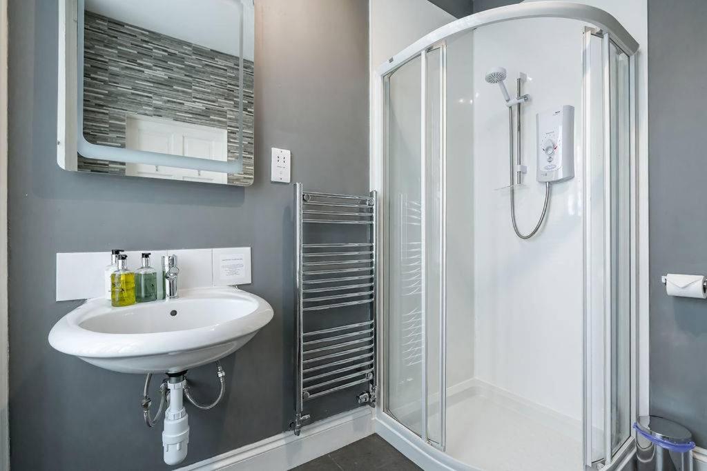 Triple Room with Private Bathroom (3rd Floor) - Photo 5