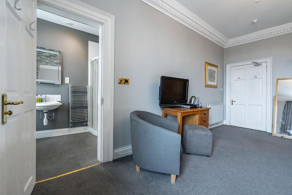 Triple Room with Private Bathroom (3rd Floor) - Photo 4