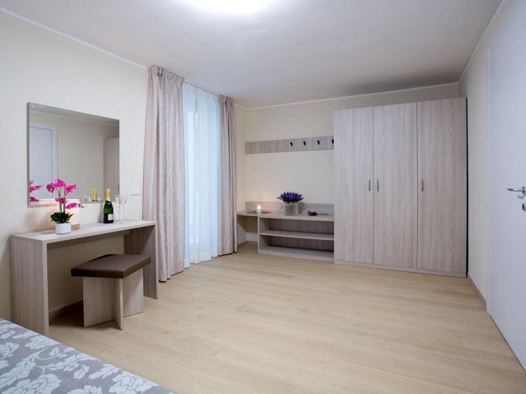 Apartment - Split Level photo 1