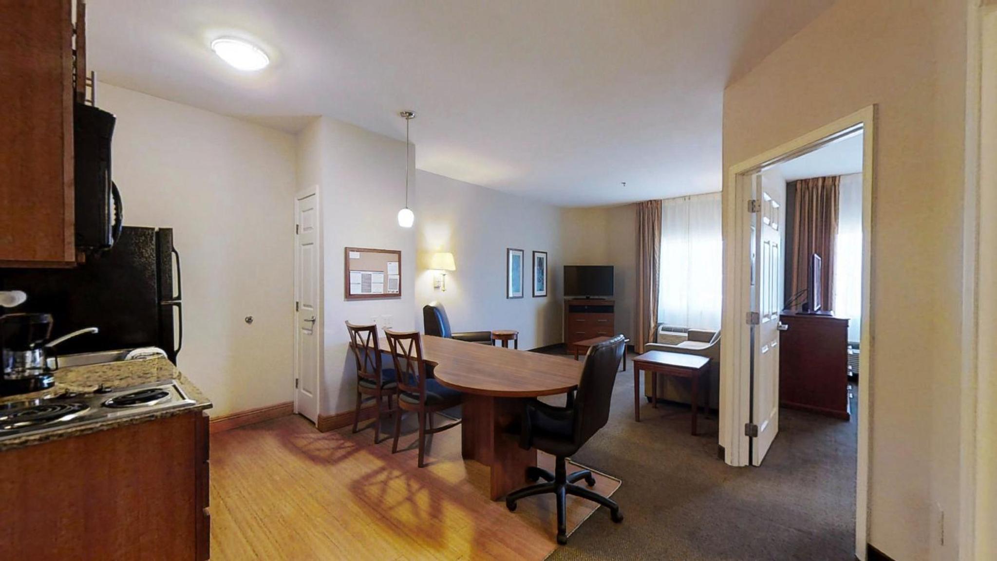 One-Bedroom King Suite - Photo 5