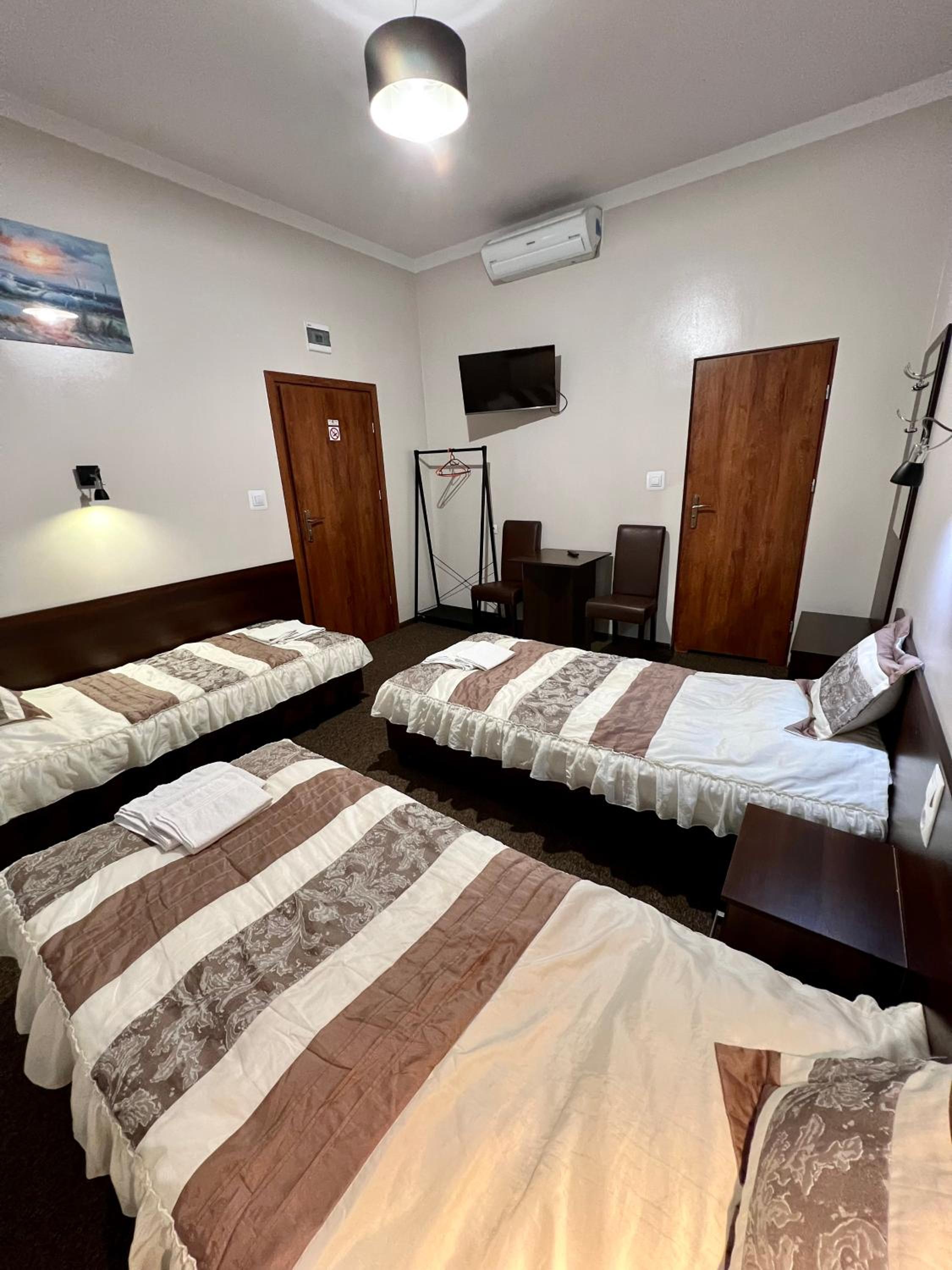 Triple Room - Photo 9