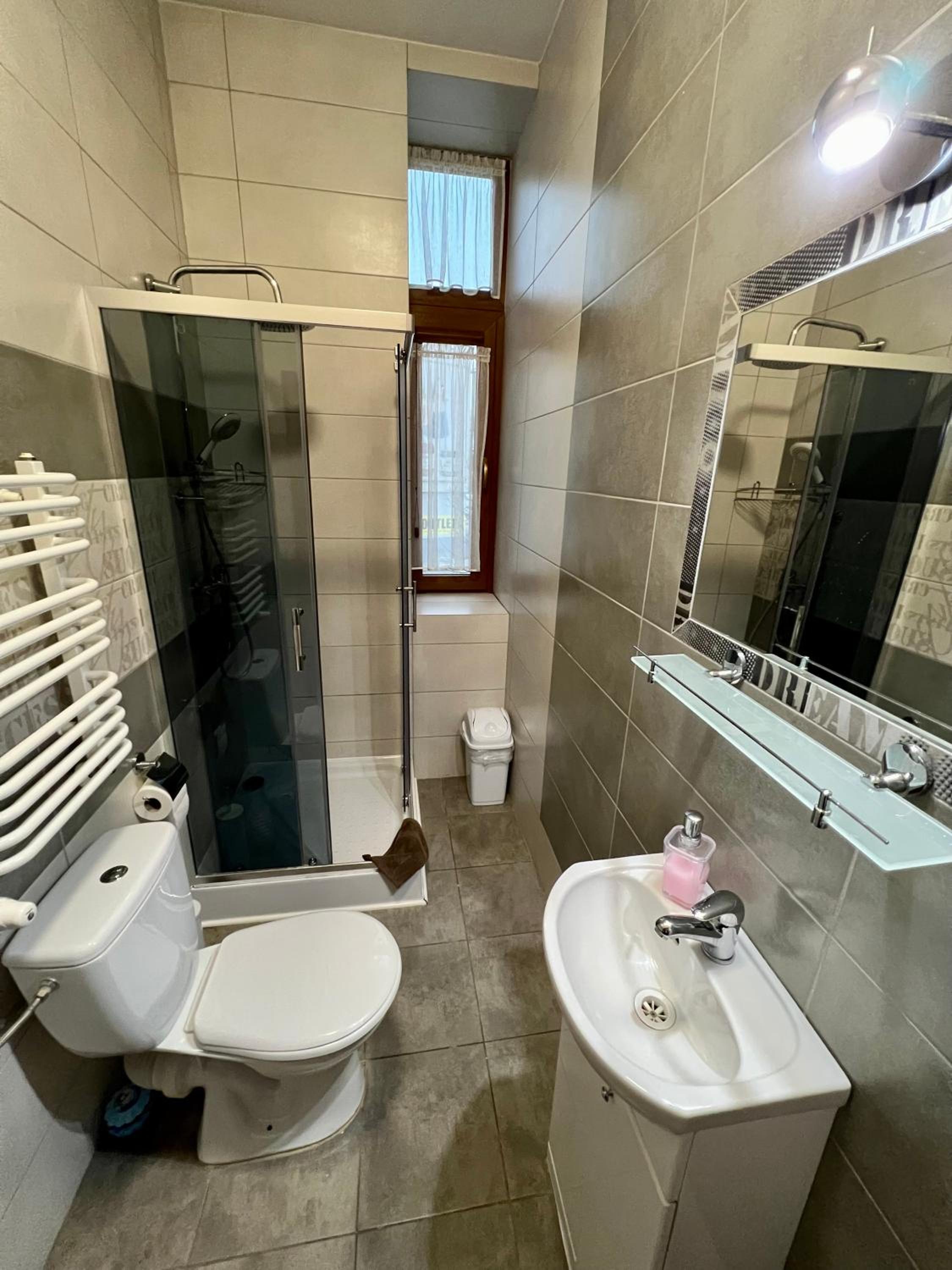 Double Room with Private External Bathroom - Photo 2