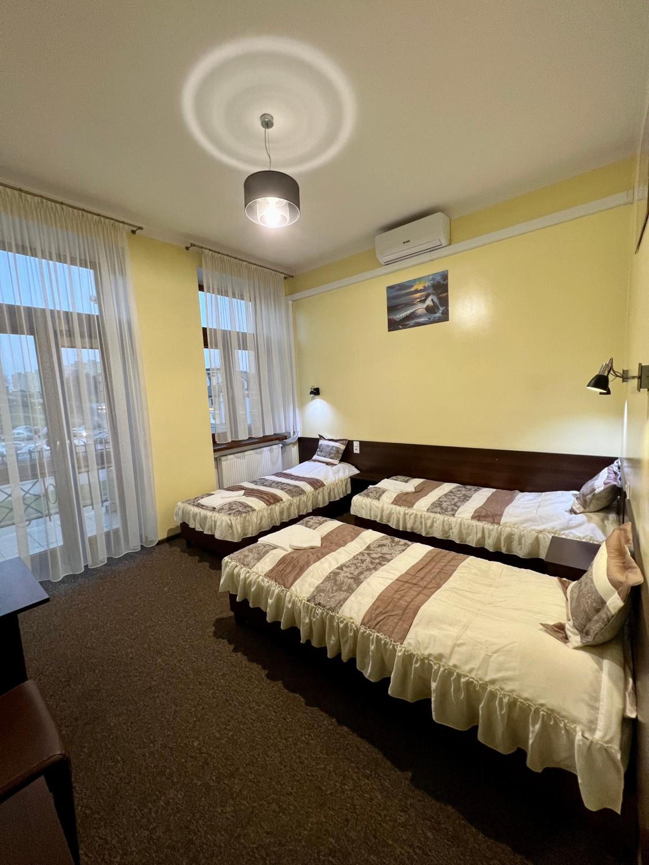 Triple Room with Private External Bathroom - Photo 2