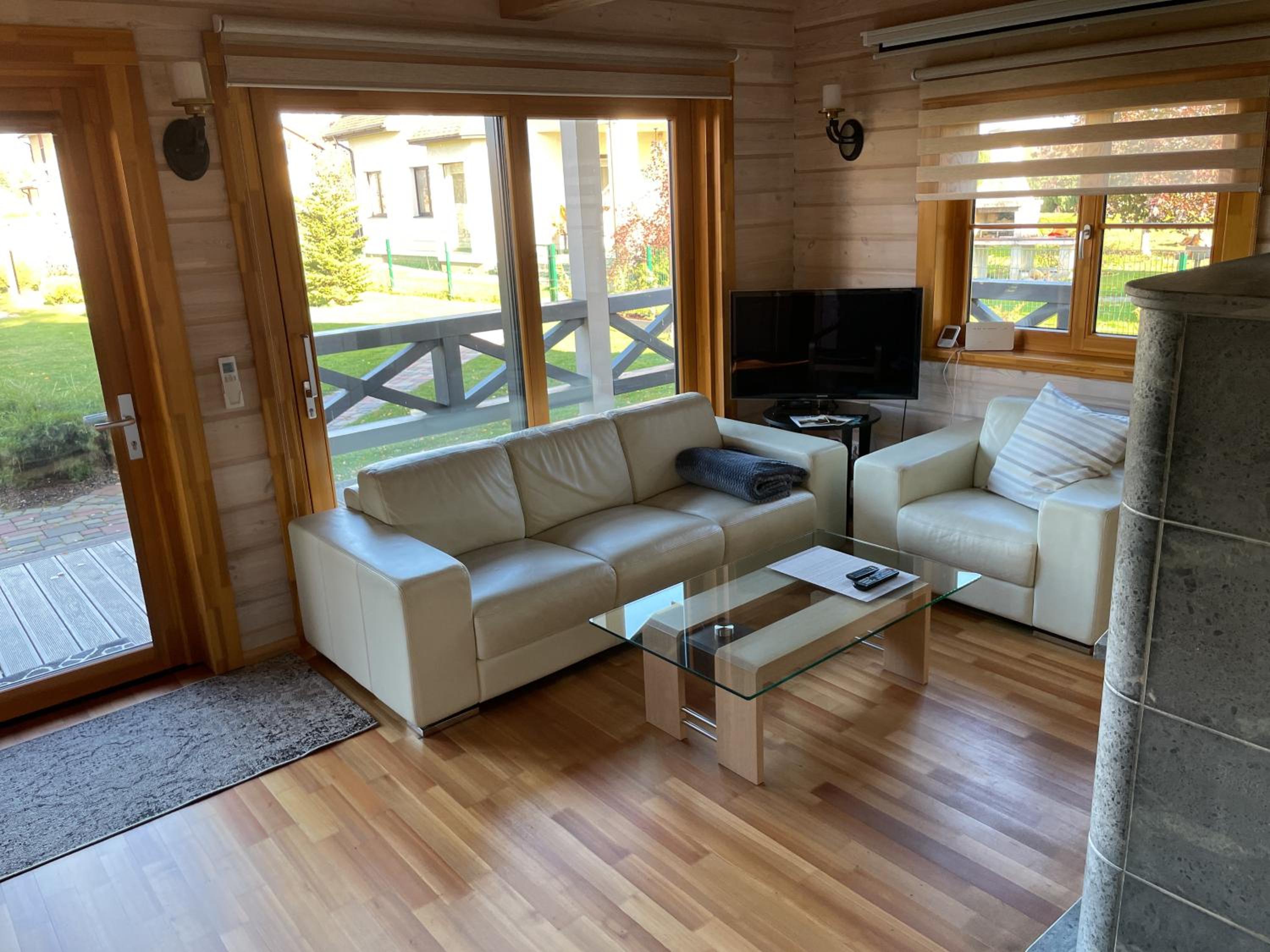 One-Bedroom House - Photo 8