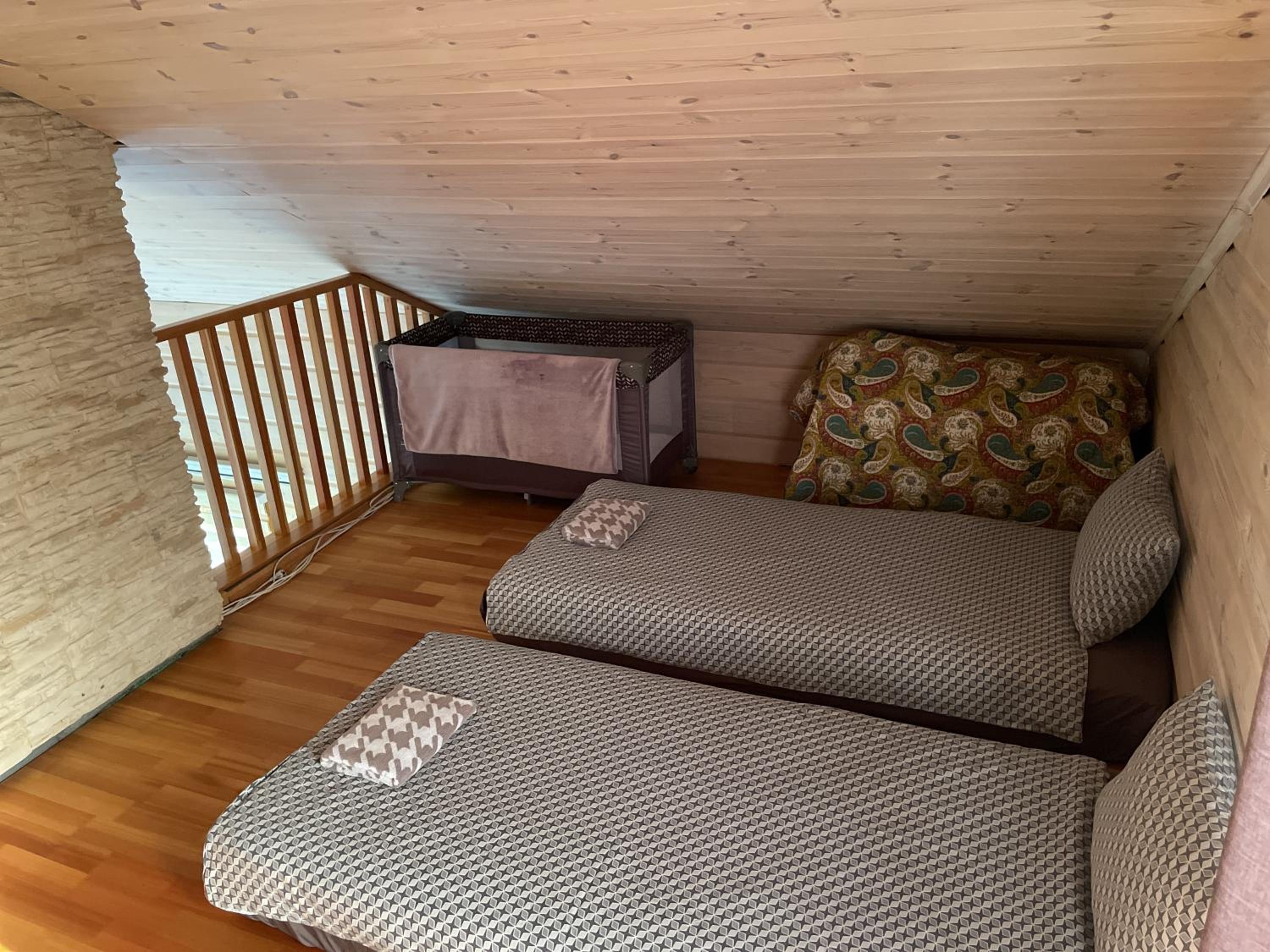 One-Bedroom House - Photo 18
