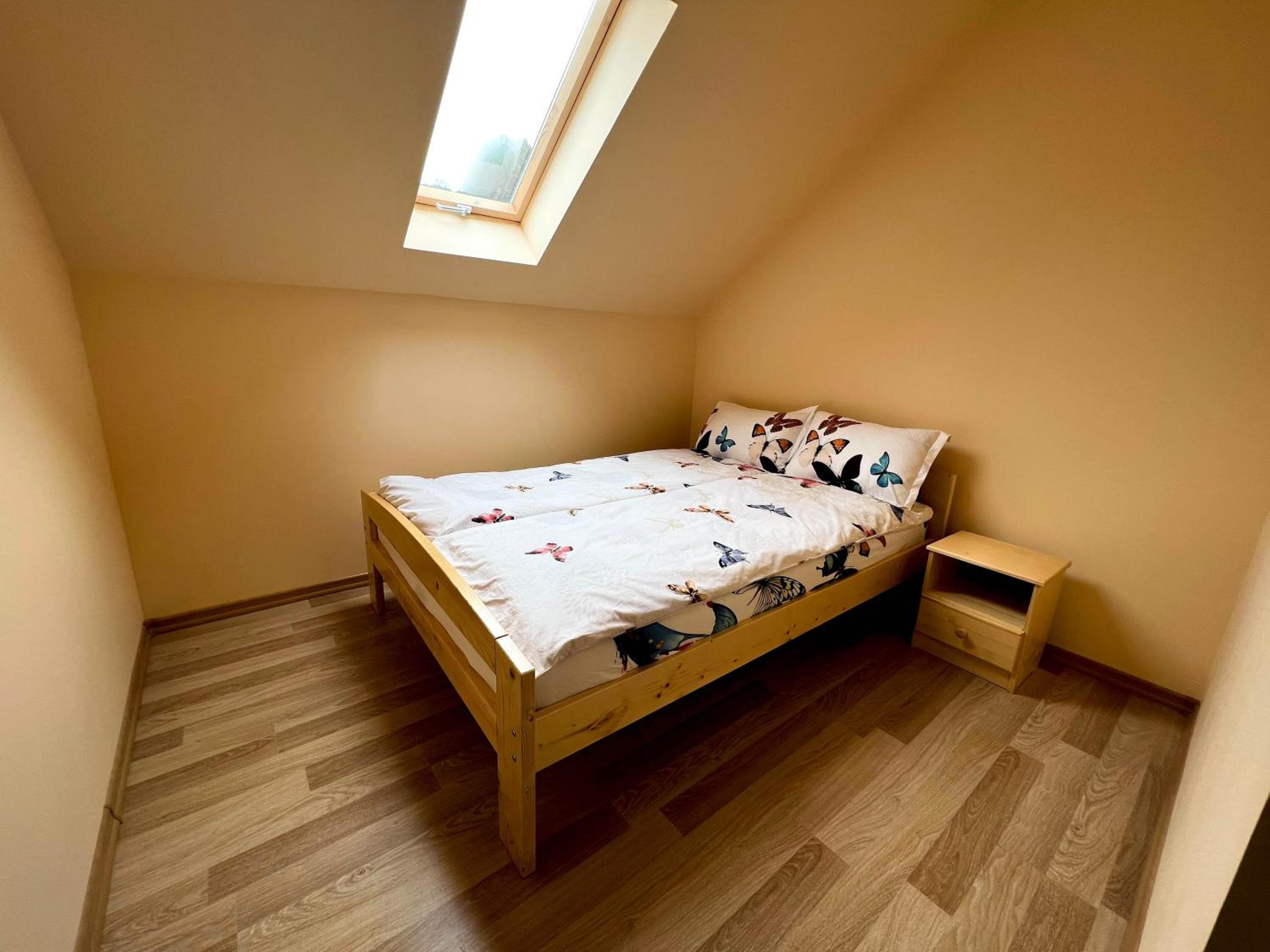 Eight-Bedroom House photo 1
