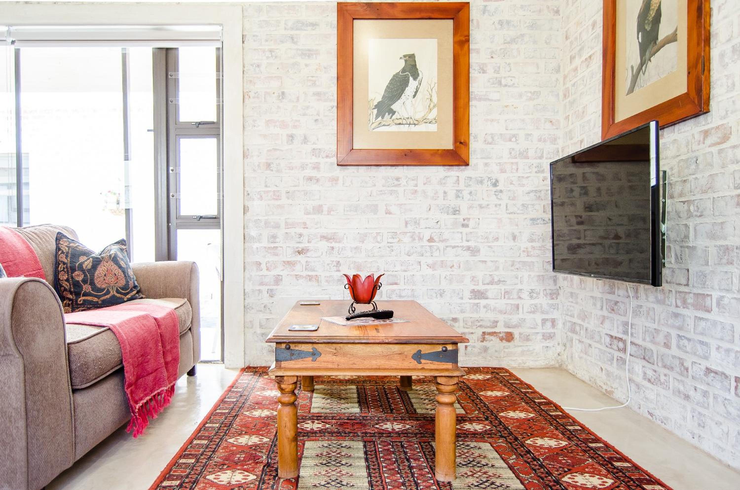 One-Bedroom Apartment - Photo 6