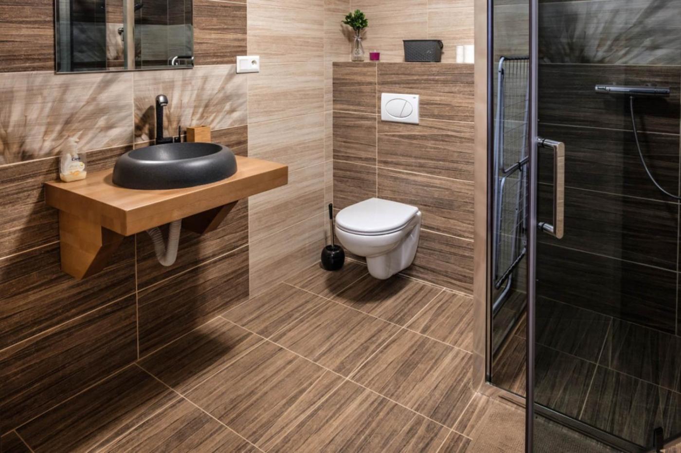 Three-Bedroom Suite - Photo 2
