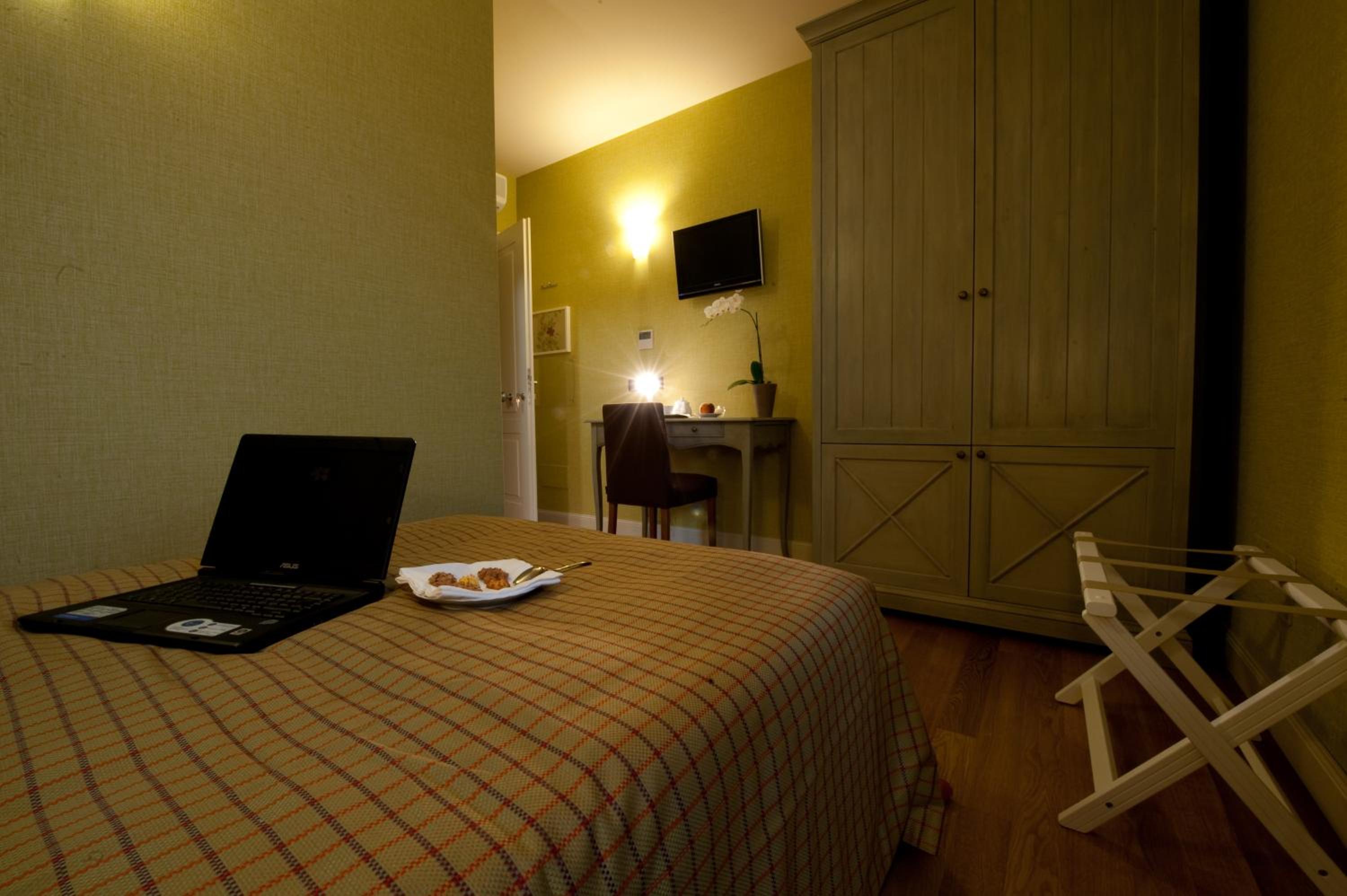 Single Room photo 2