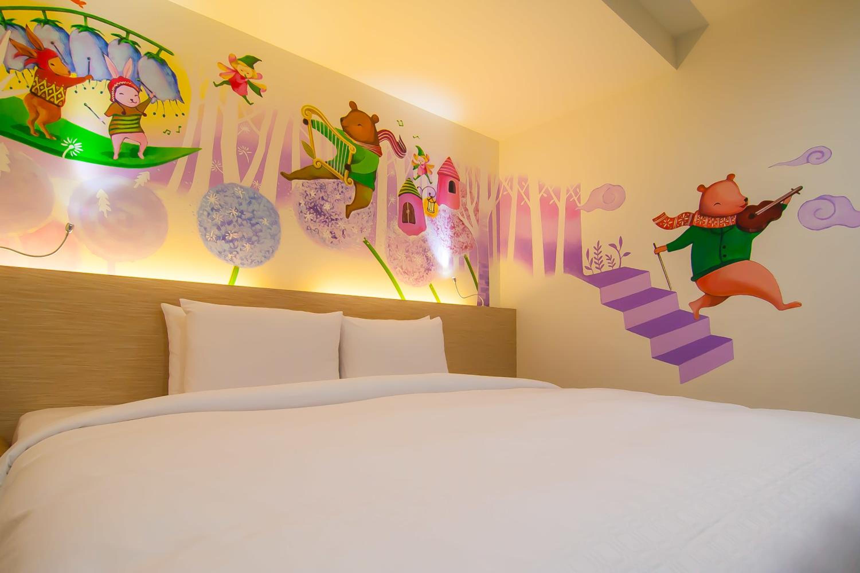 One King Room with Shower  - Photo 5
