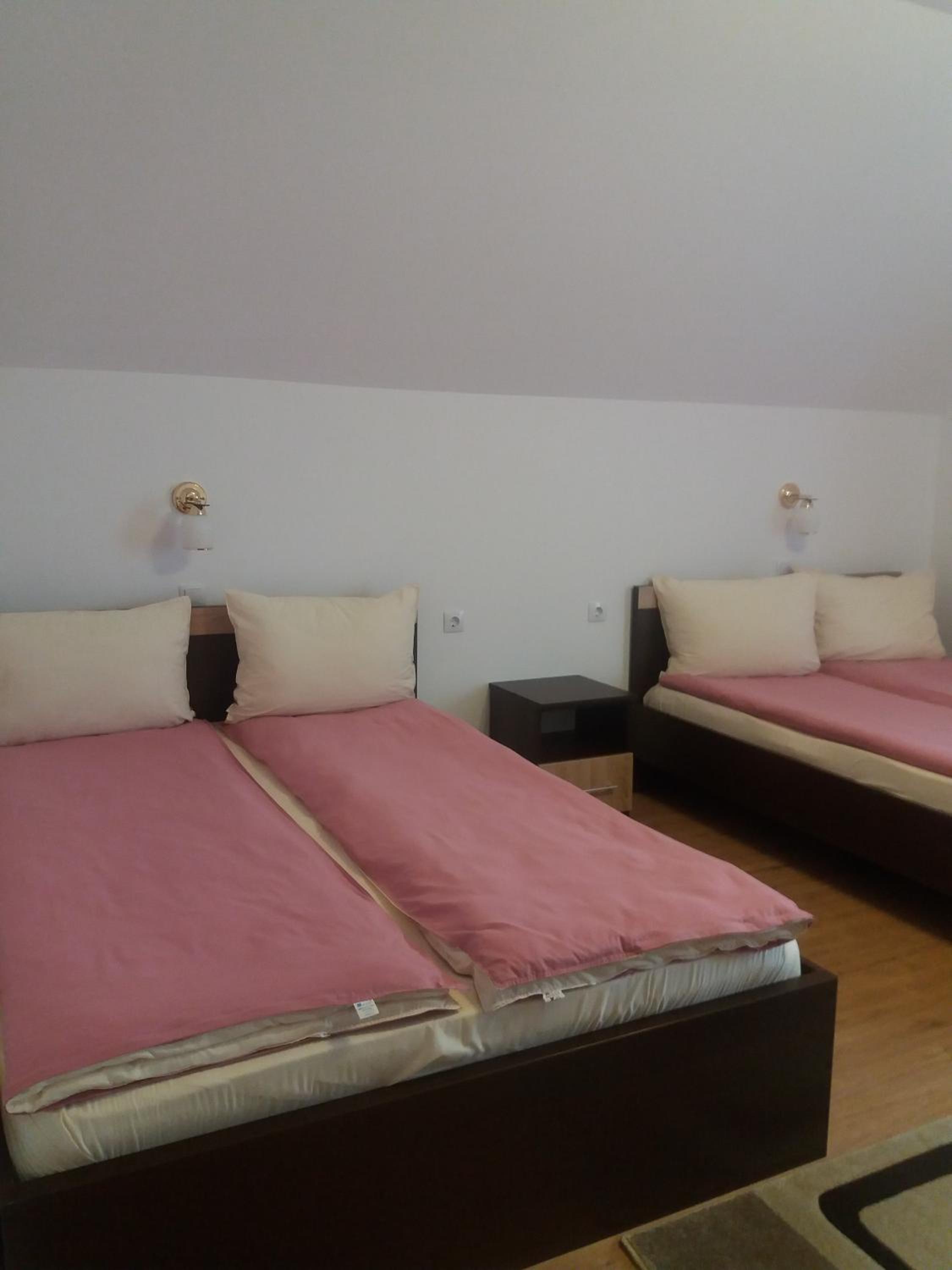 Seven-Bedroom House photo 3
