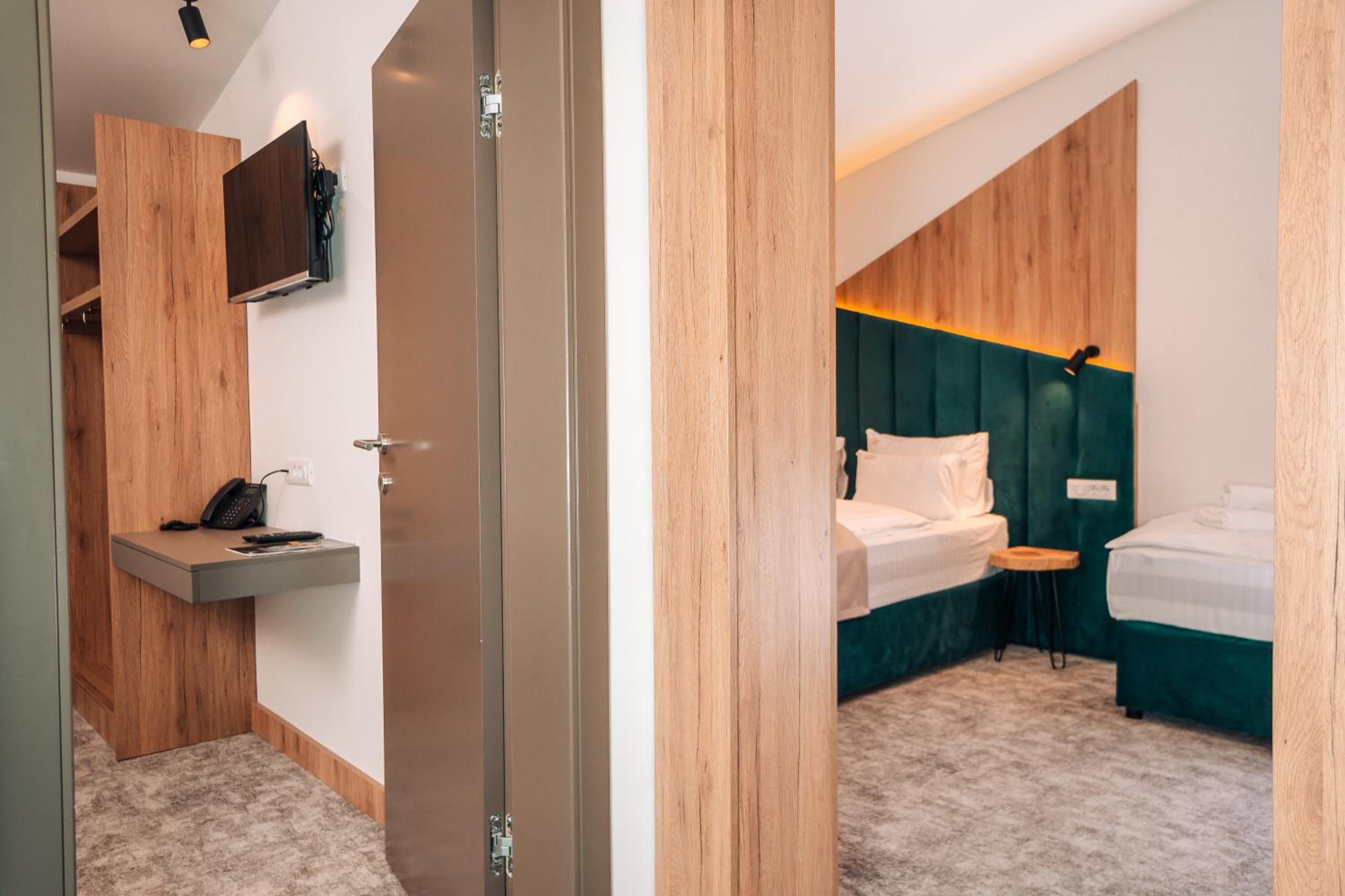 Deluxe Family Suite photo 3