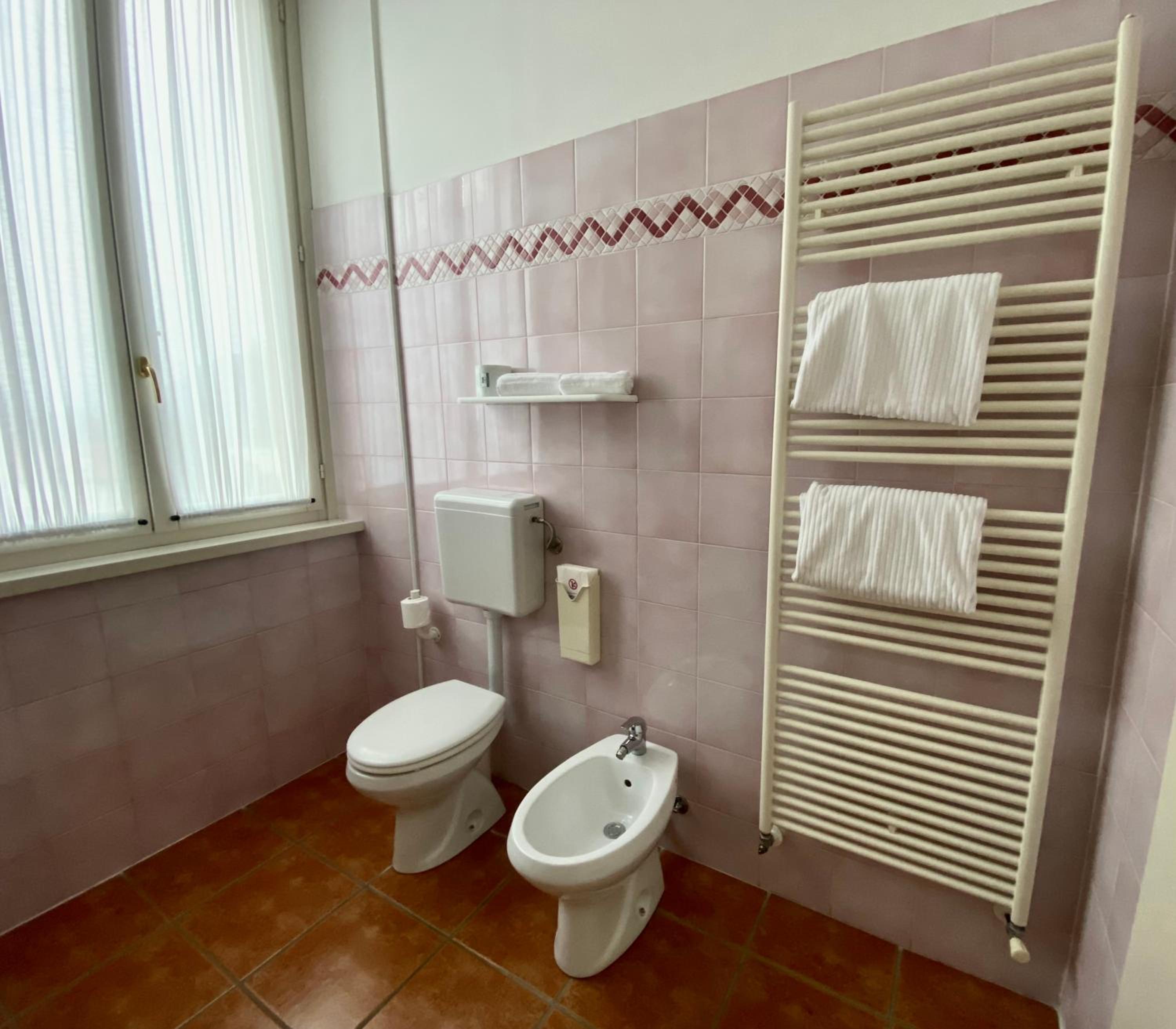 Superior King Room - Photo 4